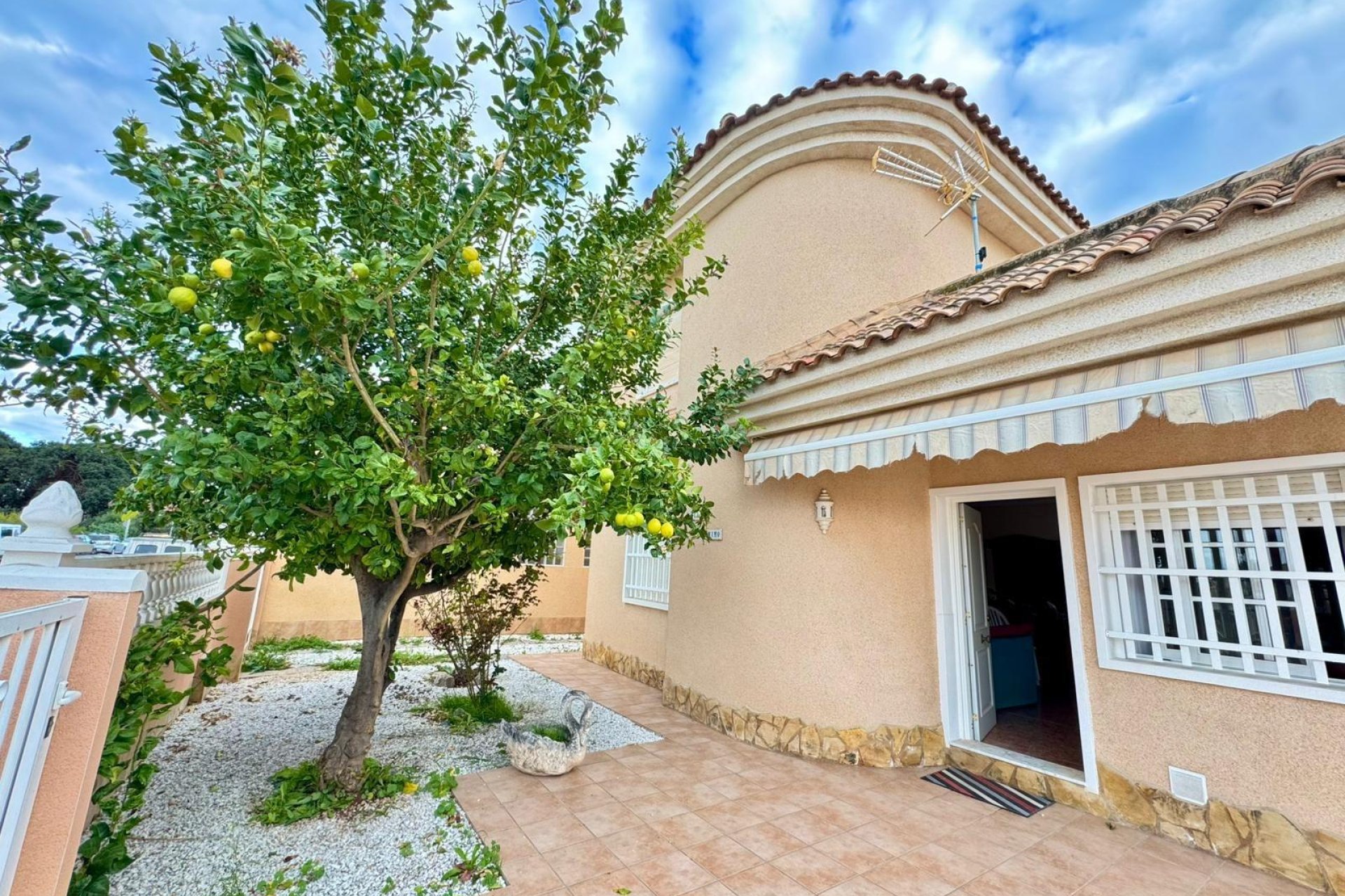 Resale - Villa -
Torrevieja - Los Balcones