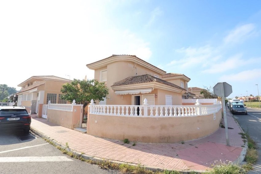 Resale - Villa -
Torrevieja - Los Balcones