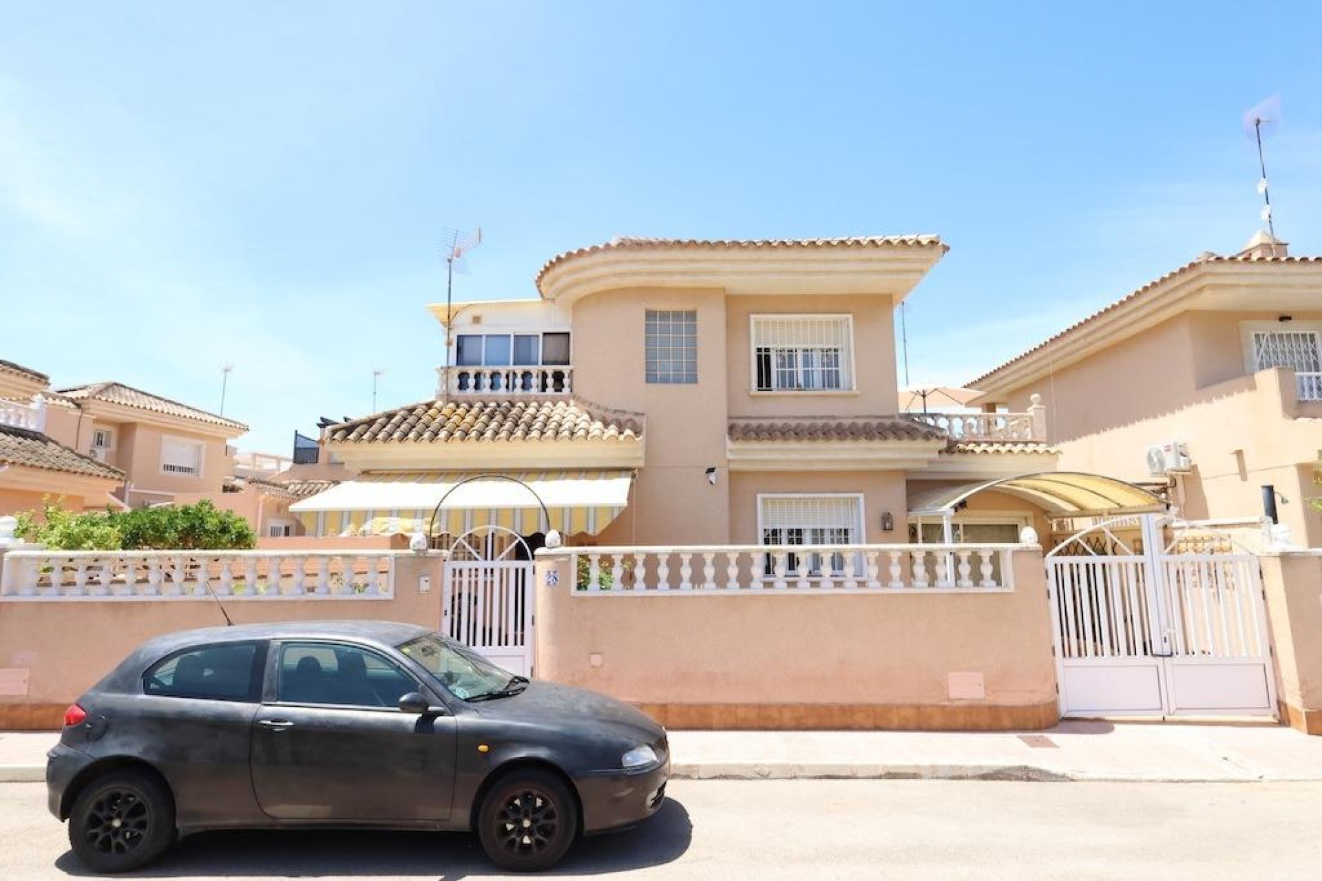 Resale - Villa -
Torrevieja - Los Balcones