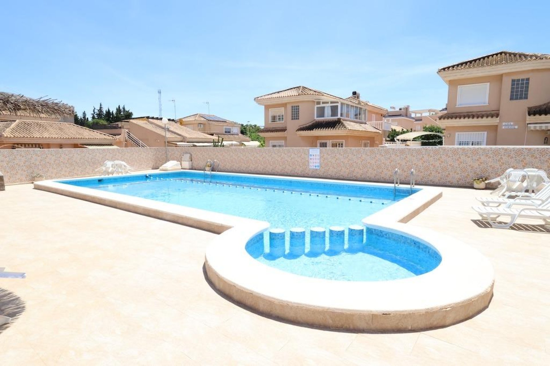 Resale - Villa -
Torrevieja - Los Balcones