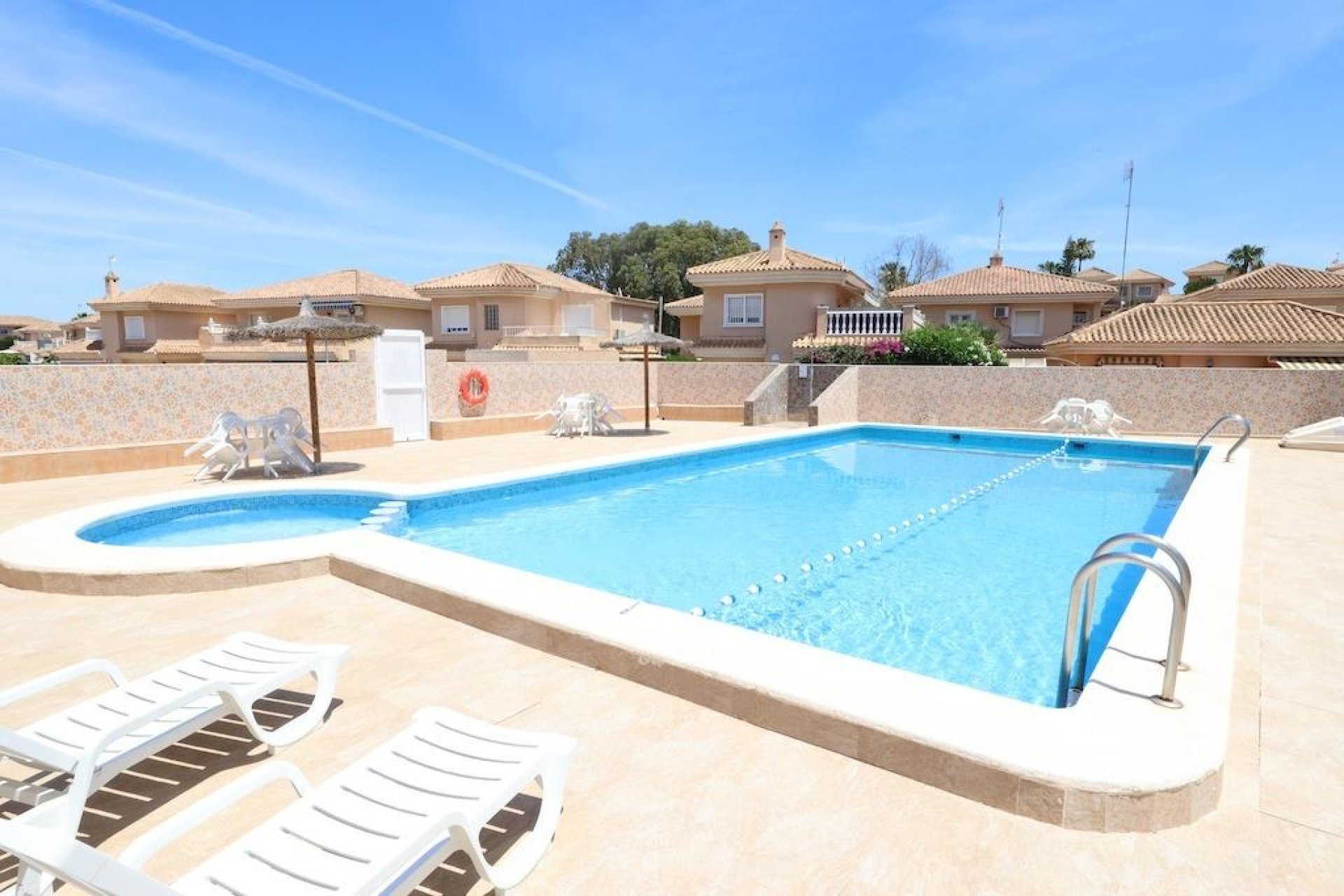 Resale - Villa -
Torrevieja - Los Balcones