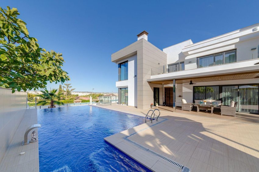 Resale - Villa -
Torrevieja - Los Balcones