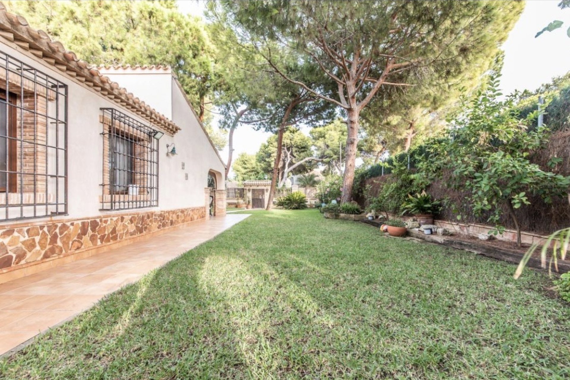 Resale - Villa -
Torrevieja - Punta Prima