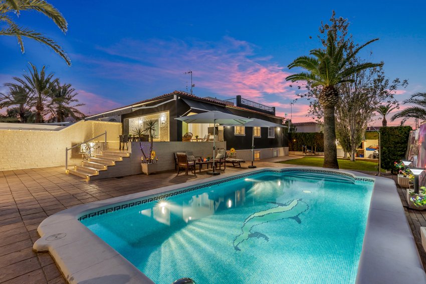 Resale - Villa -
Torrevieja - Rocio del mar