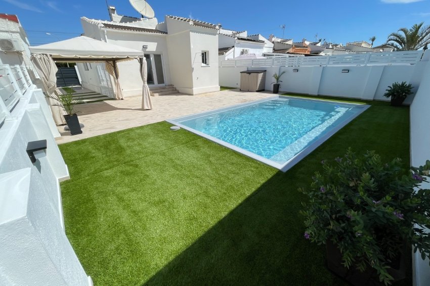 Resale - Villa -
Torrevieja - San luis