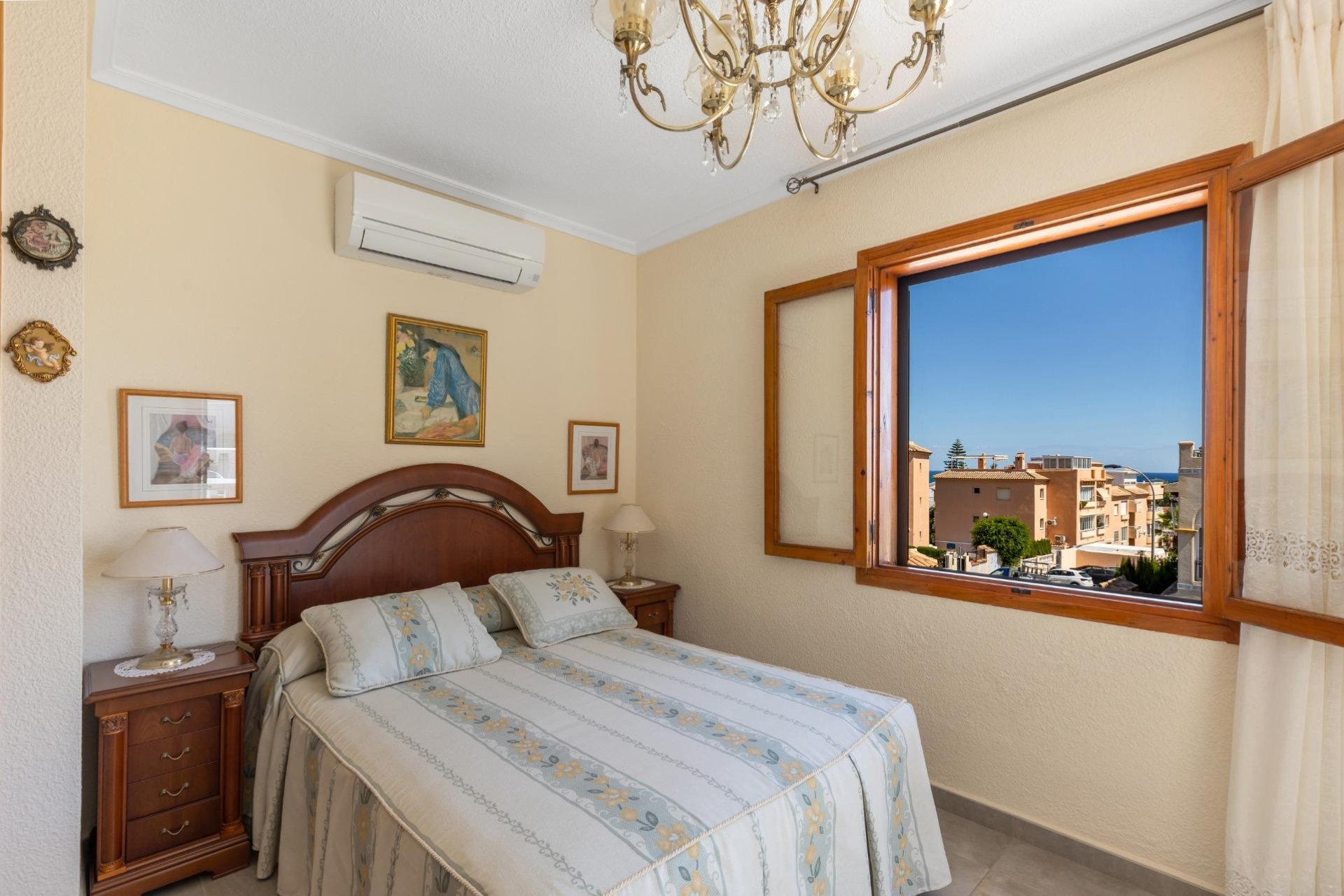 Resale - Villa -
Torrevieja - Torreblanca