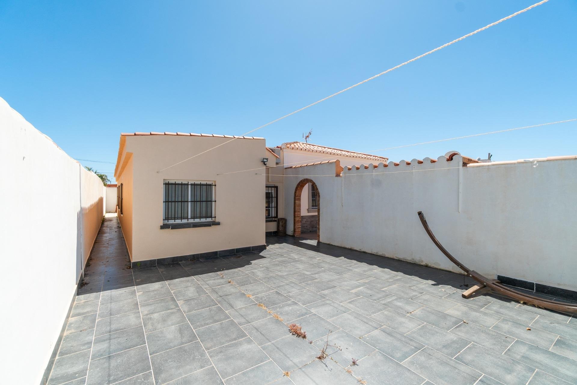 Resale - Villa -
Torrevieja - Torreta florida