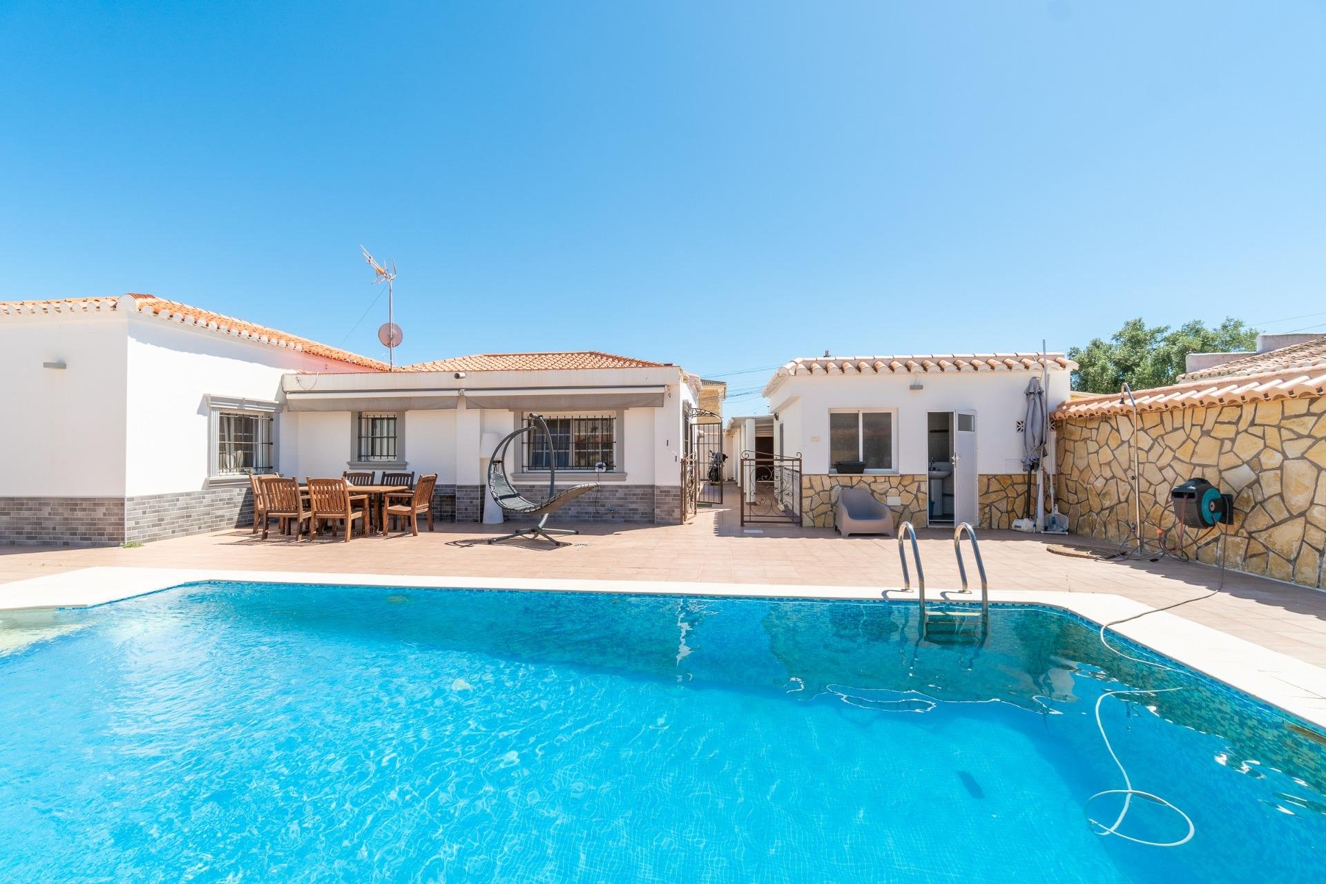 Resale - Villa -
Torrevieja - Torreta florida