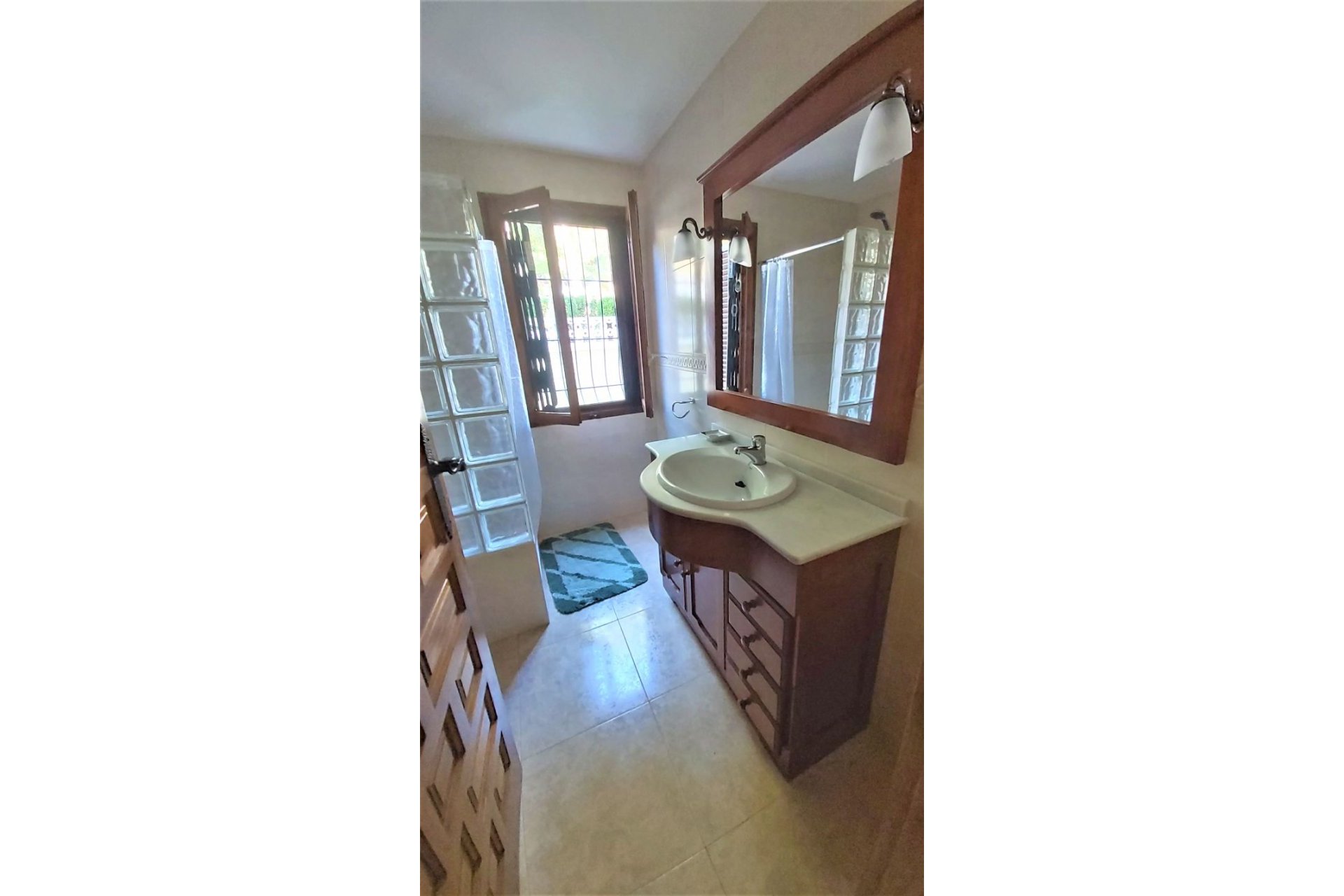 Resale - Villa -
Torrevieja