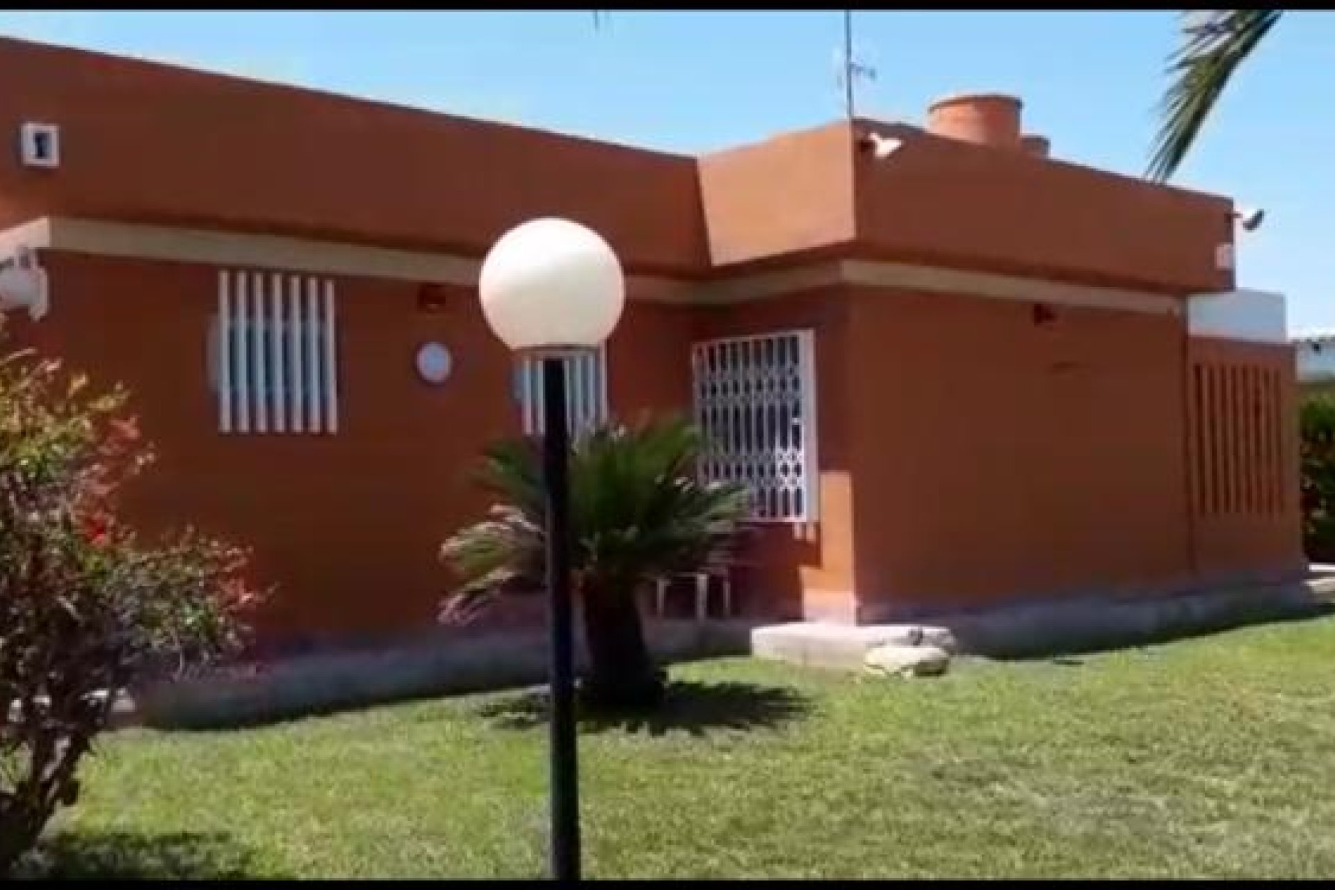 Resale - Villa -
Torrevieja