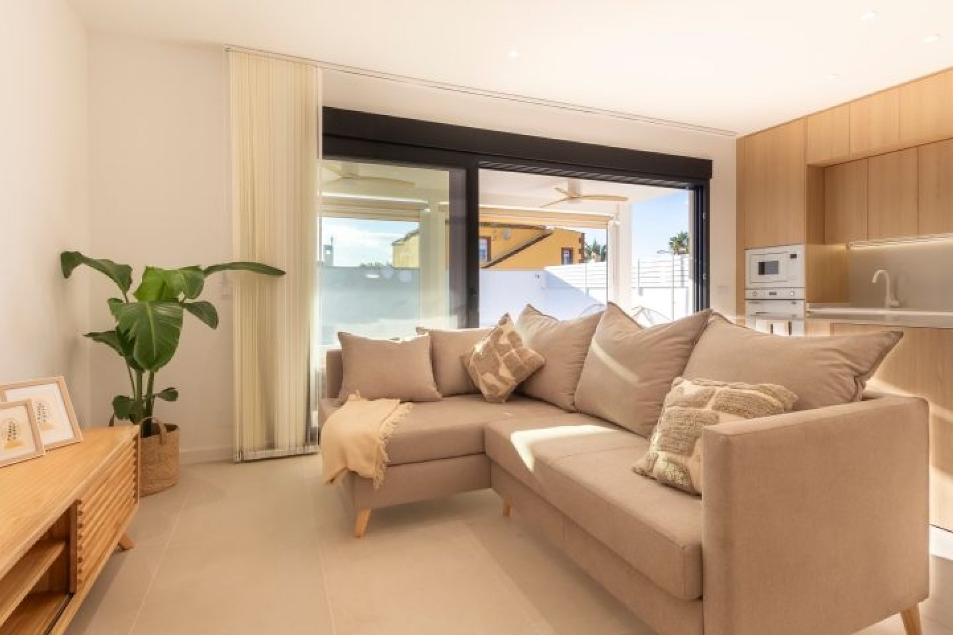 Resale - Villa -
Torrevieja