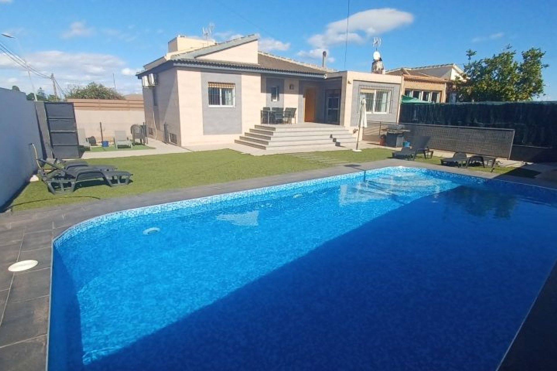 Resale - Villa -
Torrevieja
