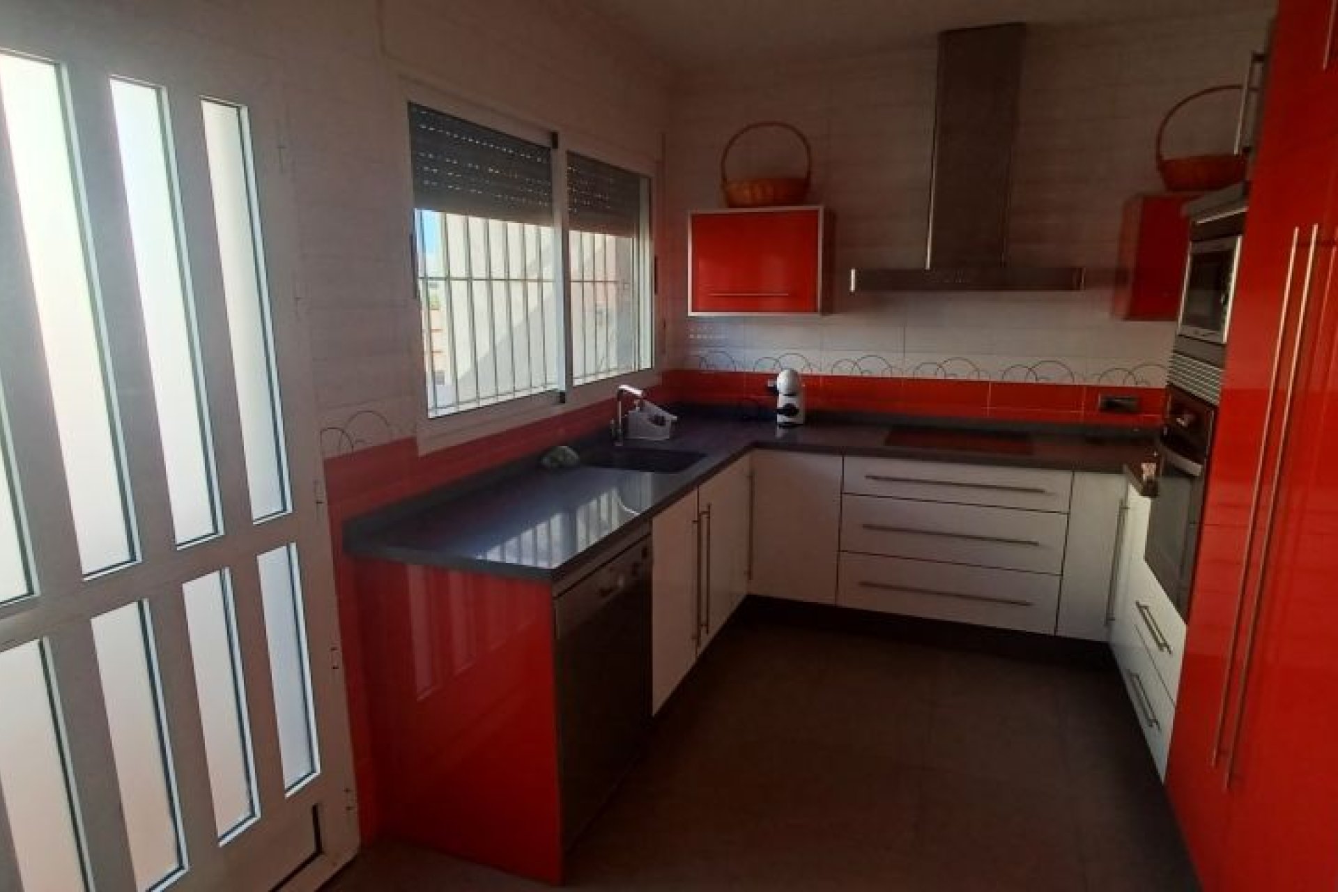 Resale - Villa -
Torrevieja