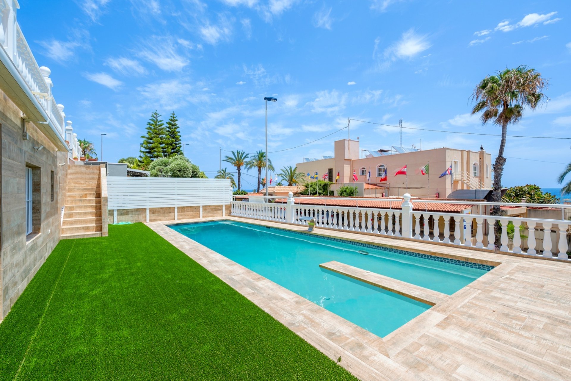 Resale - Villa -
Torrevieja