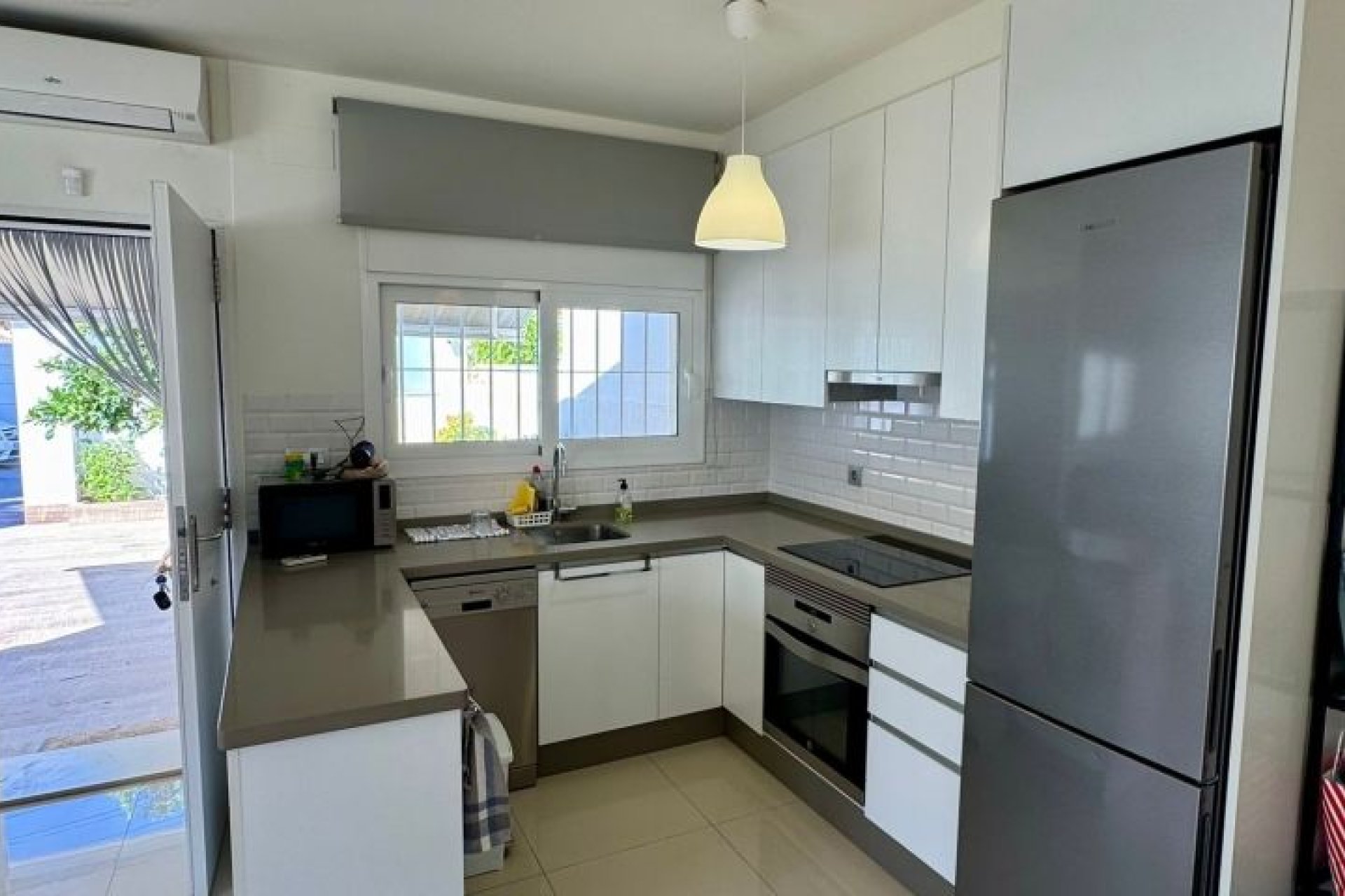 Resale - Villa -
Torrevieja