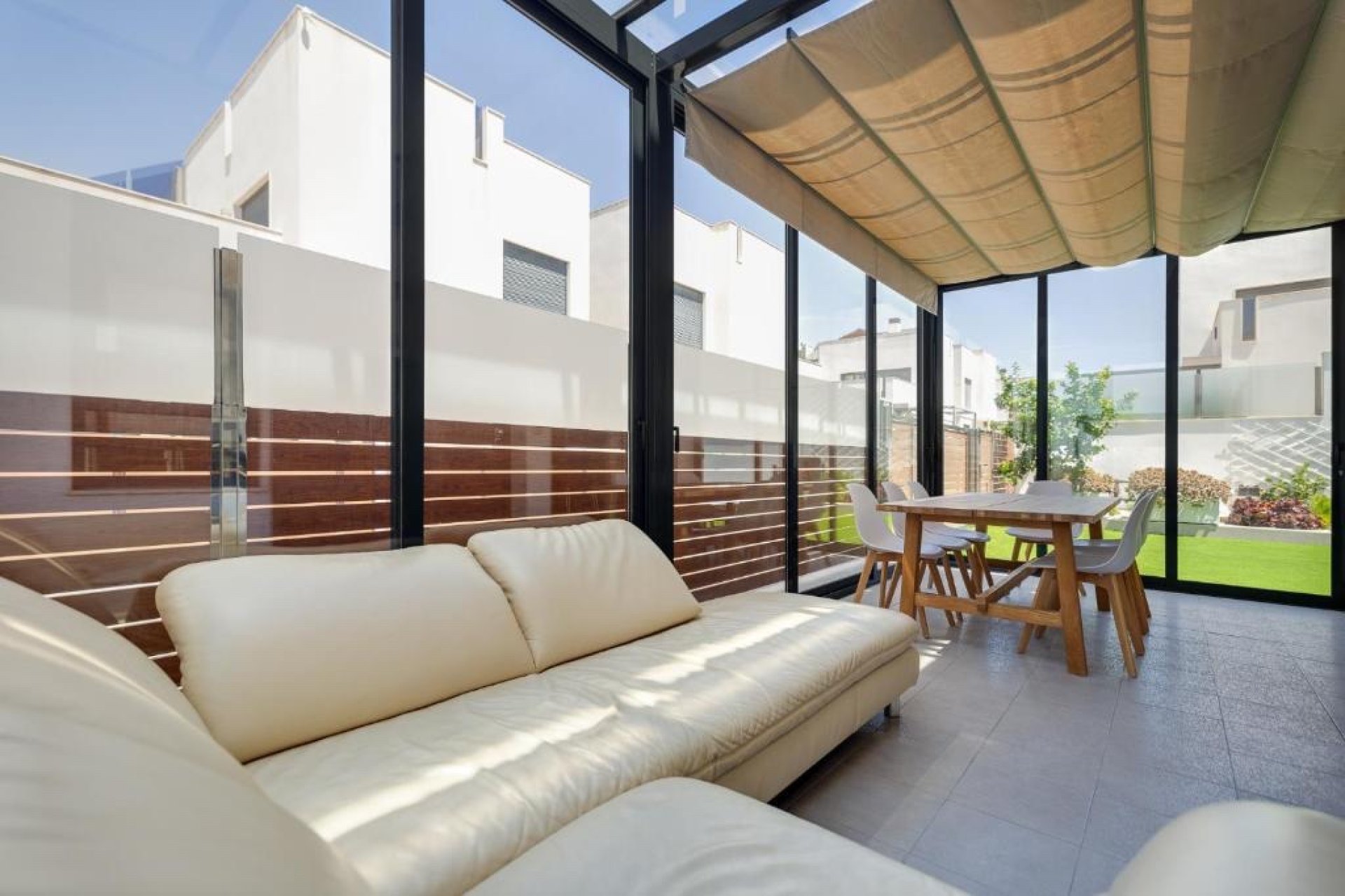 Resale - Villa -
Torrevieja