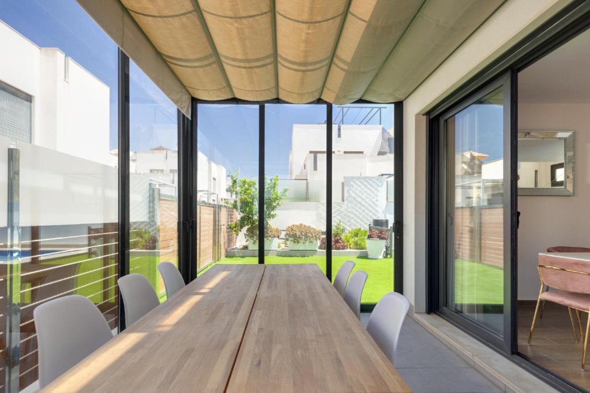 Resale - Villa -
Torrevieja