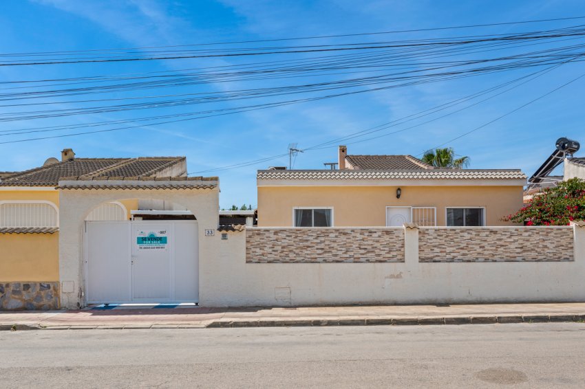 Resale - Villa -
Torrevieja