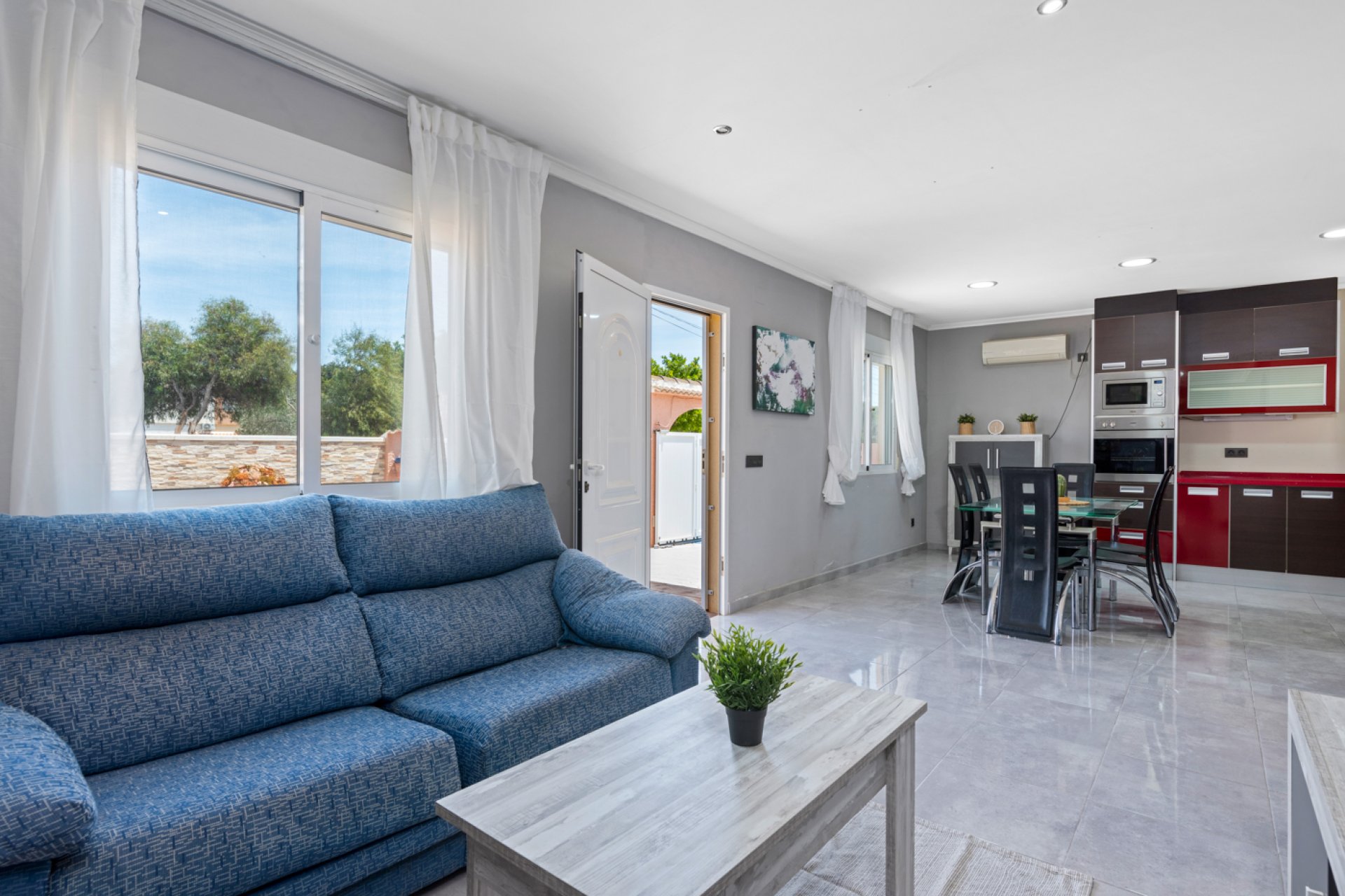 Resale - Villa -
Torrevieja