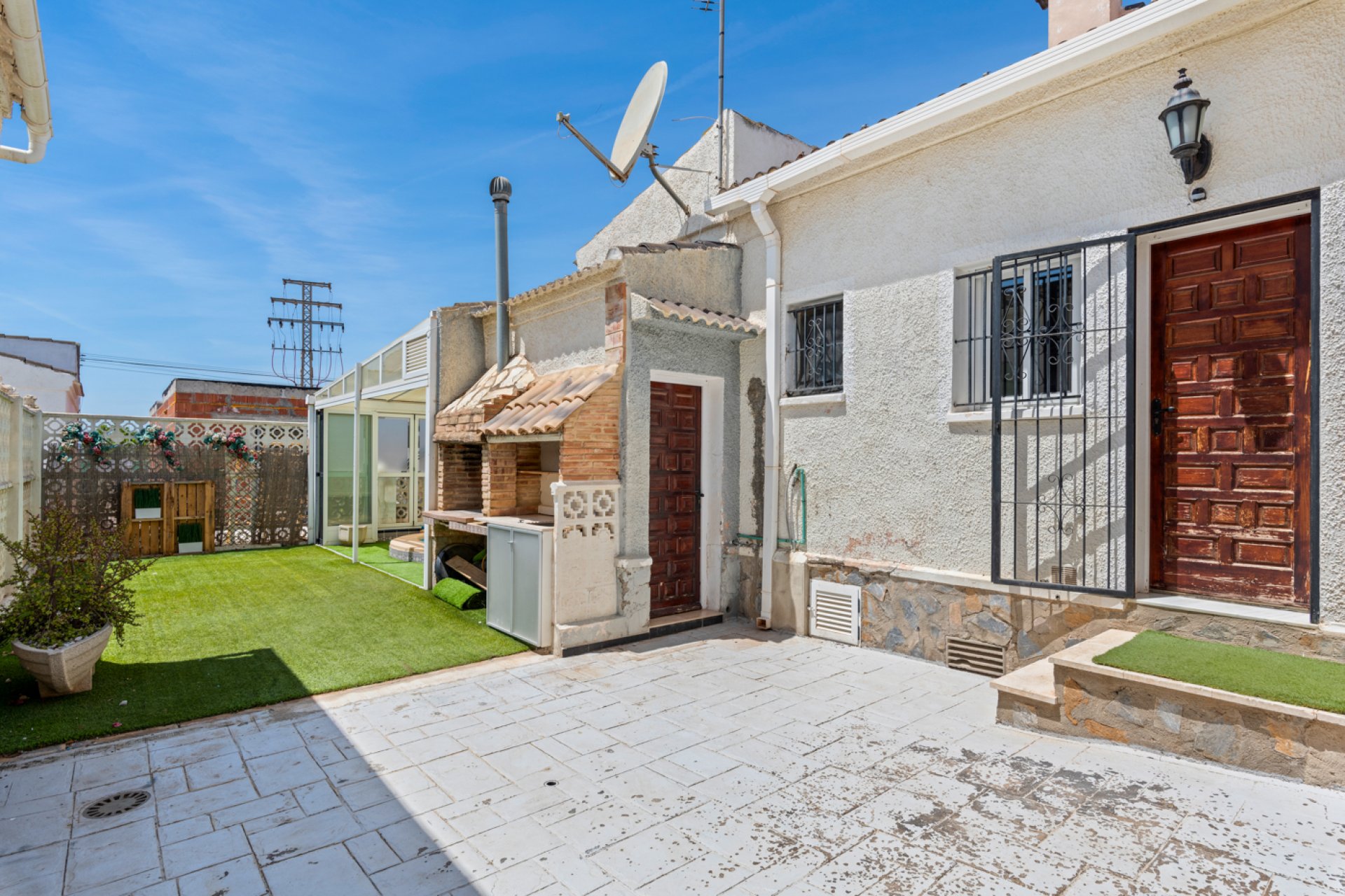 Resale - Villa -
Torrevieja