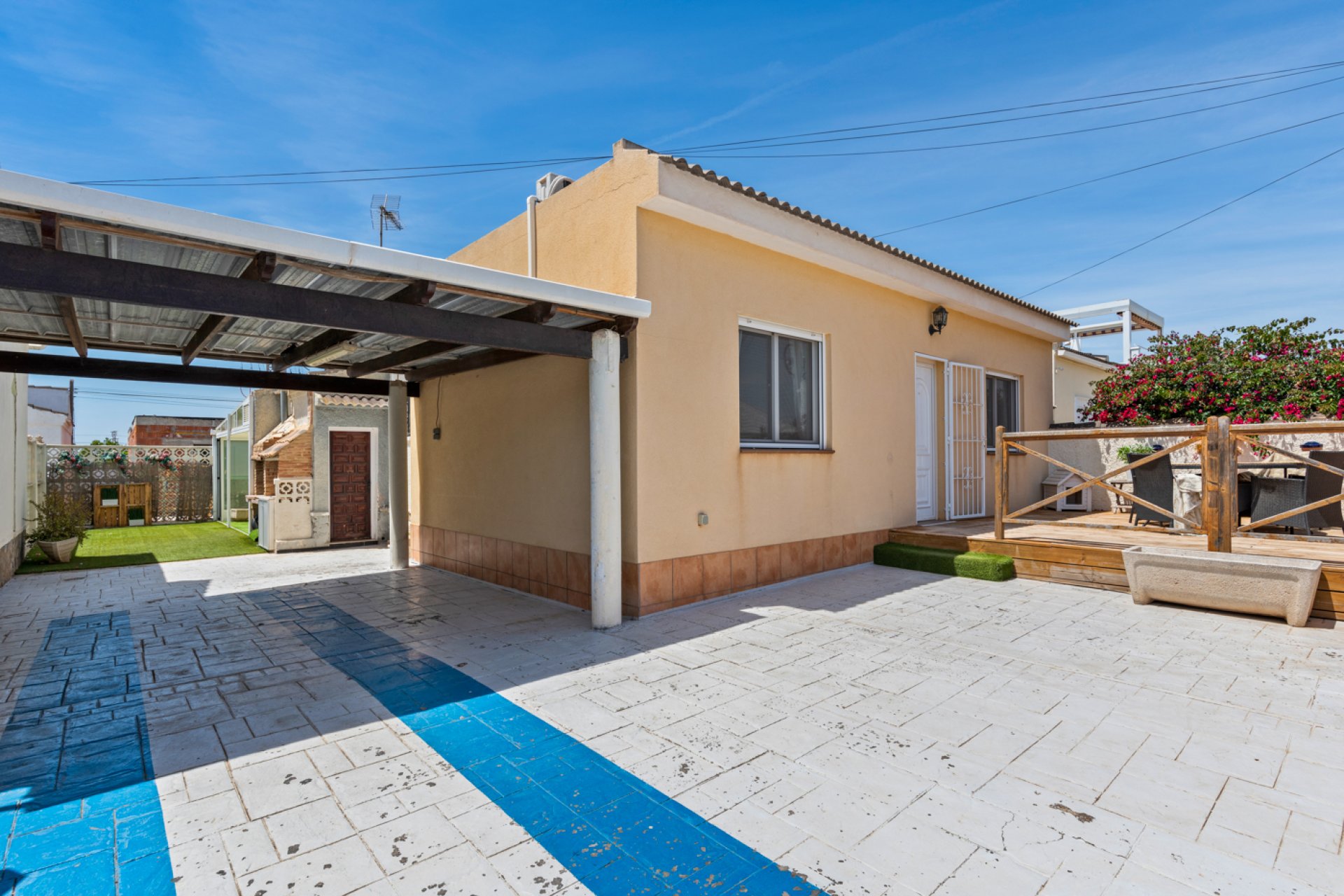 Resale - Villa -
Torrevieja