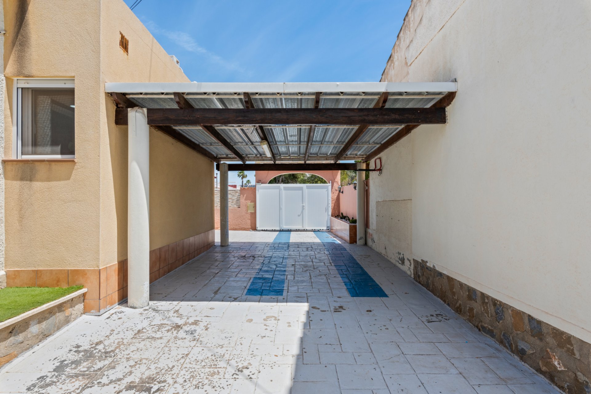 Resale - Villa -
Torrevieja