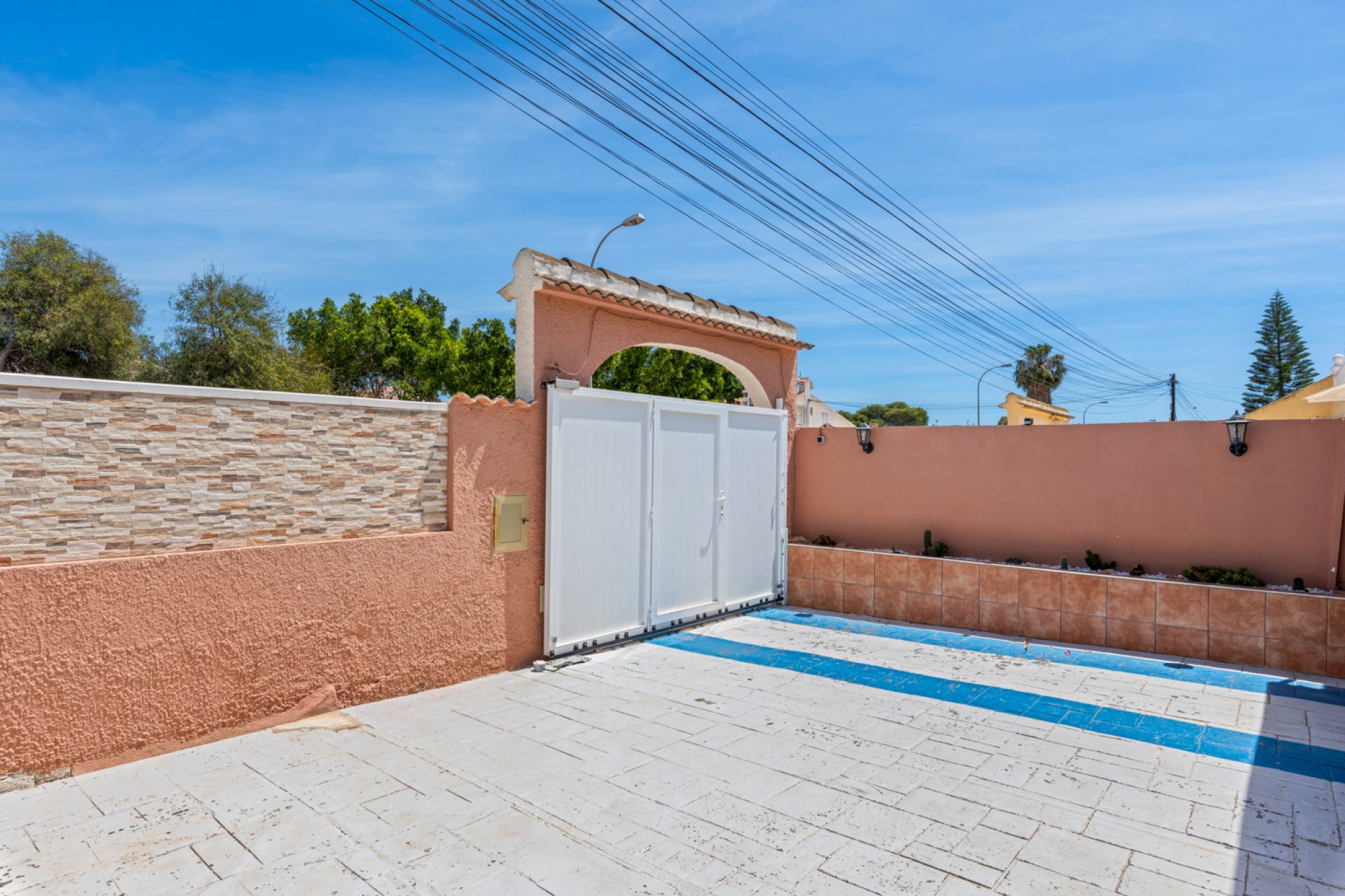 Resale - Villa -
Torrevieja