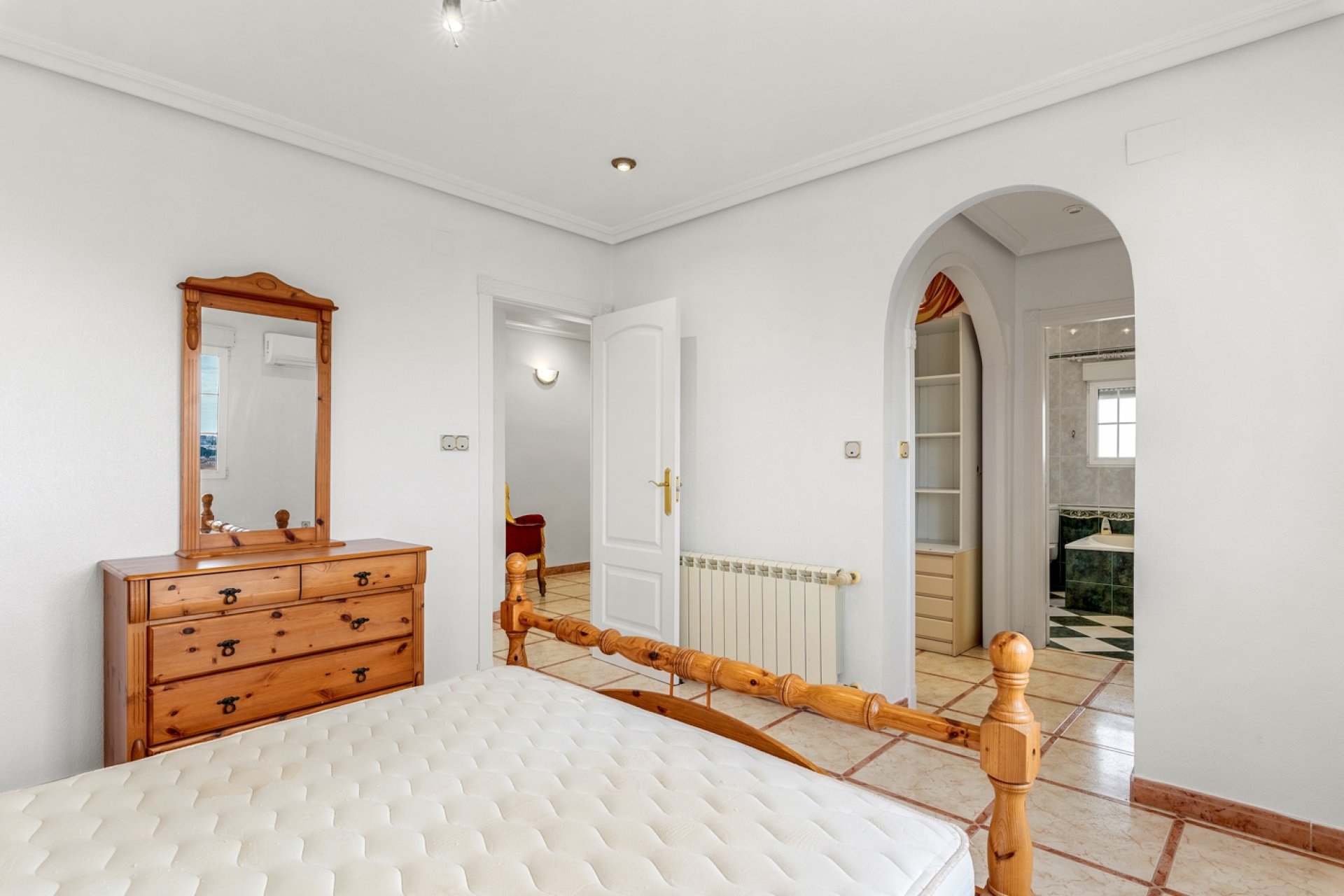 Resale - Villa -
Torrevieja