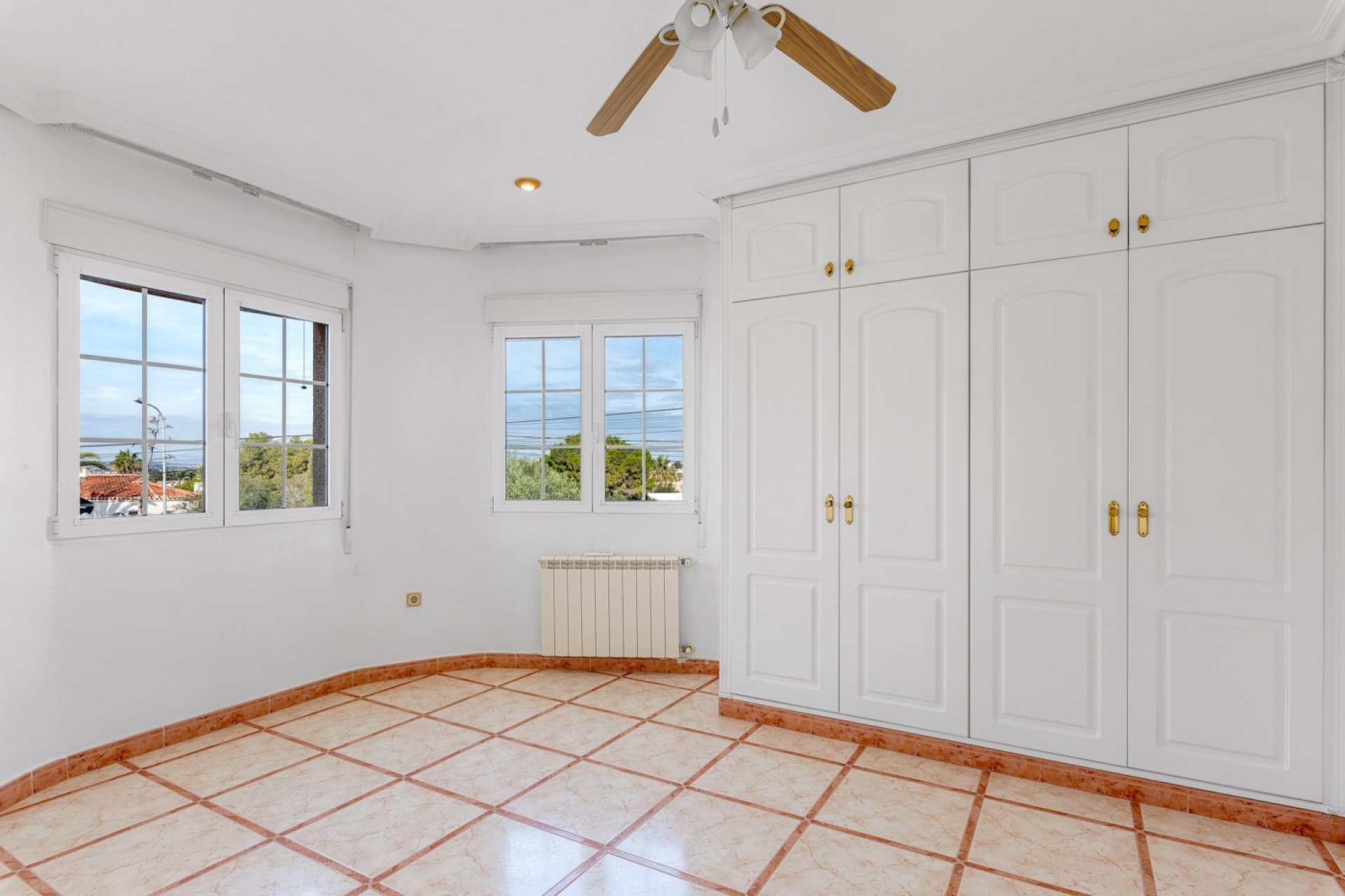 Resale - Villa -
Torrevieja