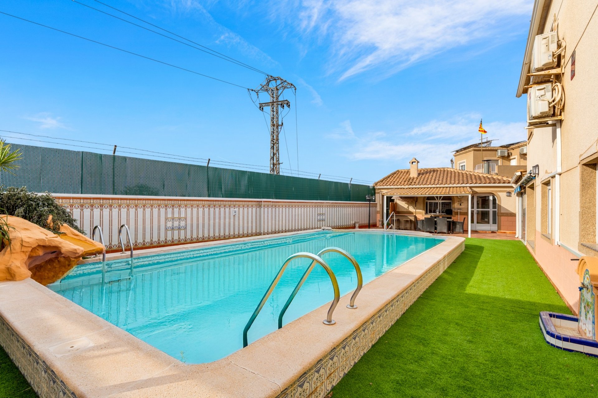 Resale - Villa -
Torrevieja
