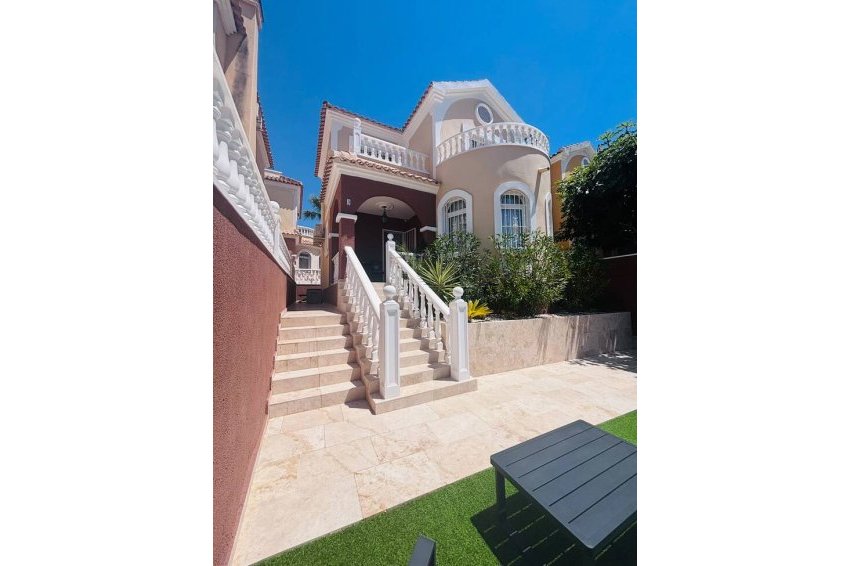 Resale - Villa -
Villamartin - Blue Lagoon