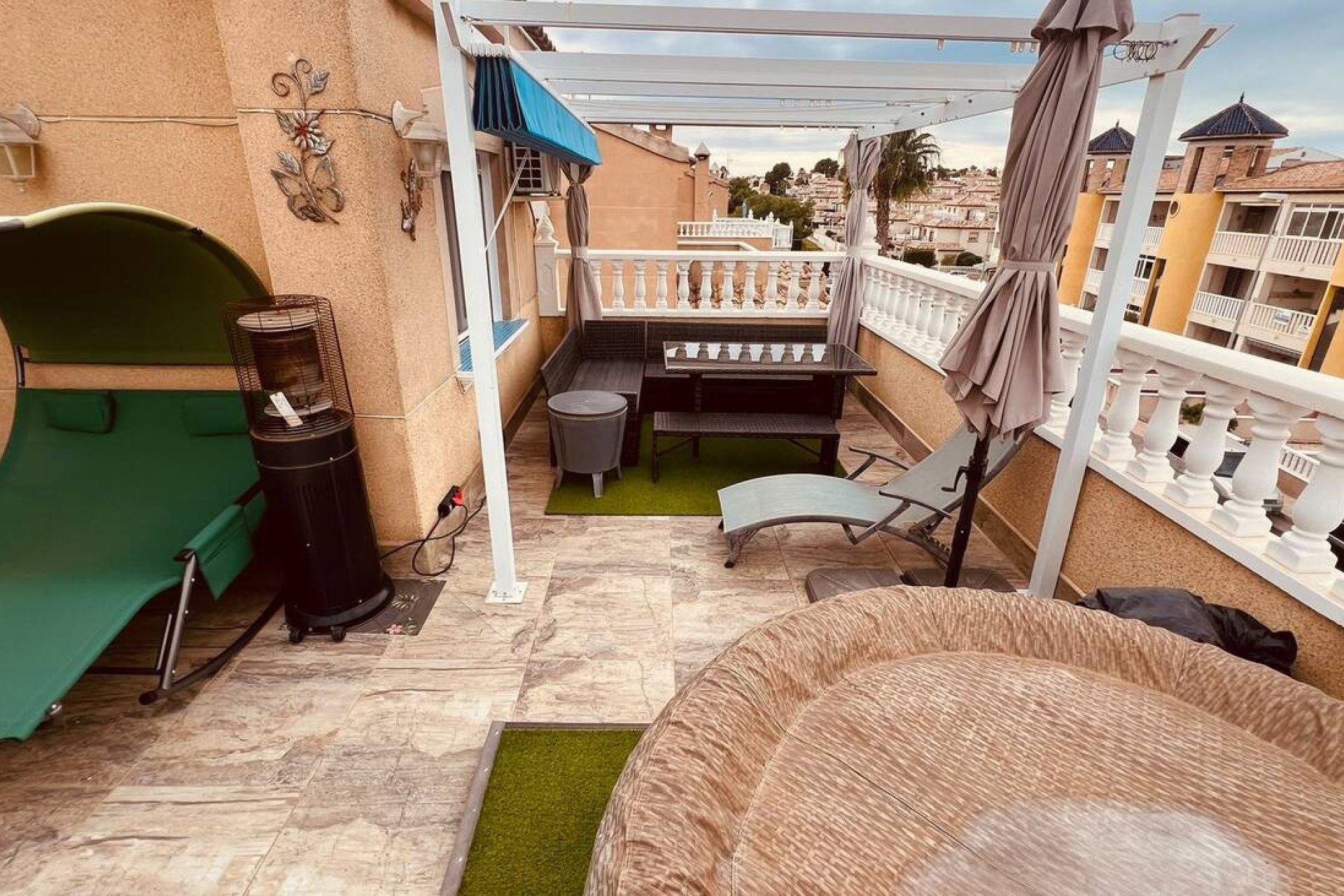Resale - Villa -
Villamartin - Costa Blanca