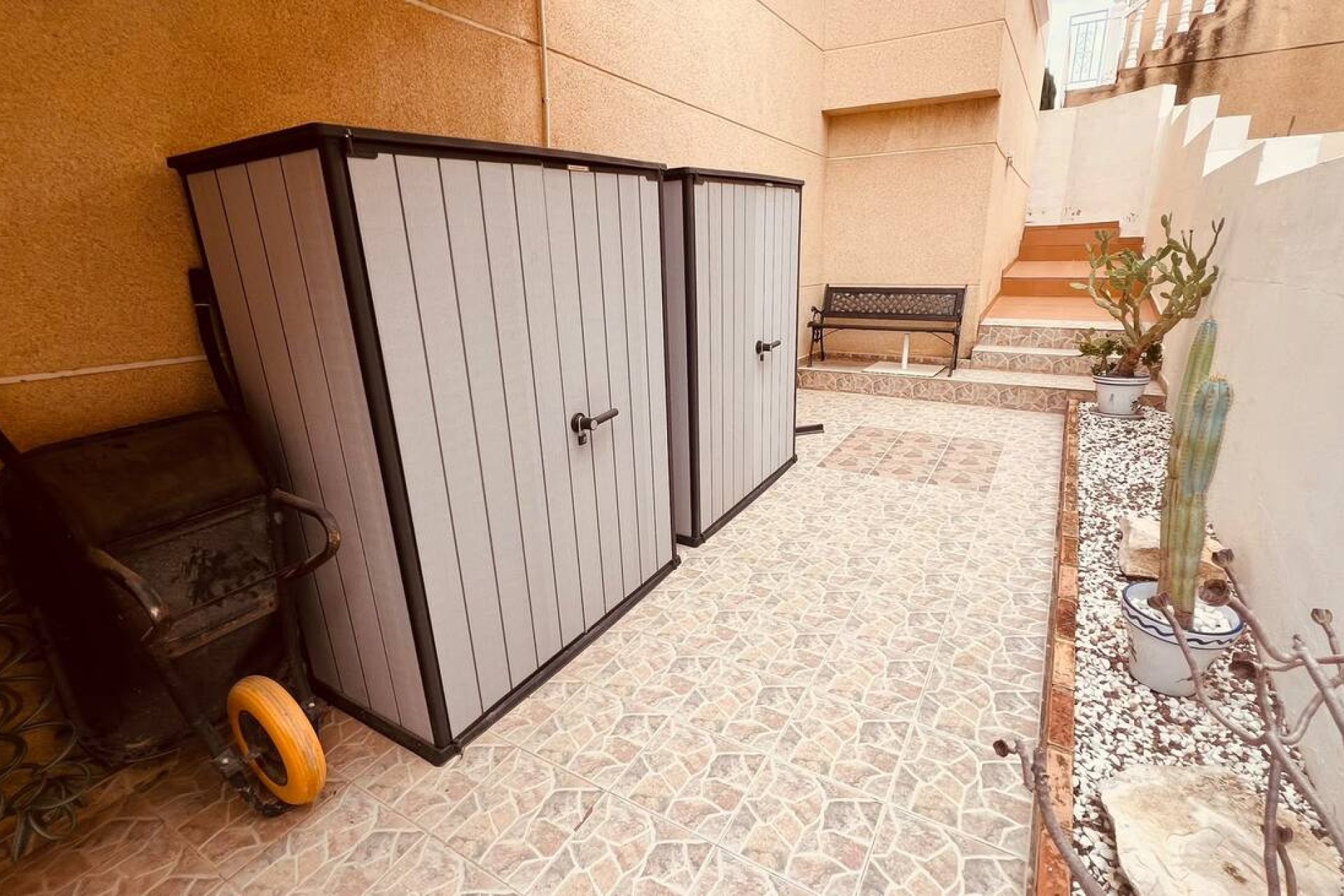 Resale - Villa -
Villamartin - Costa Blanca