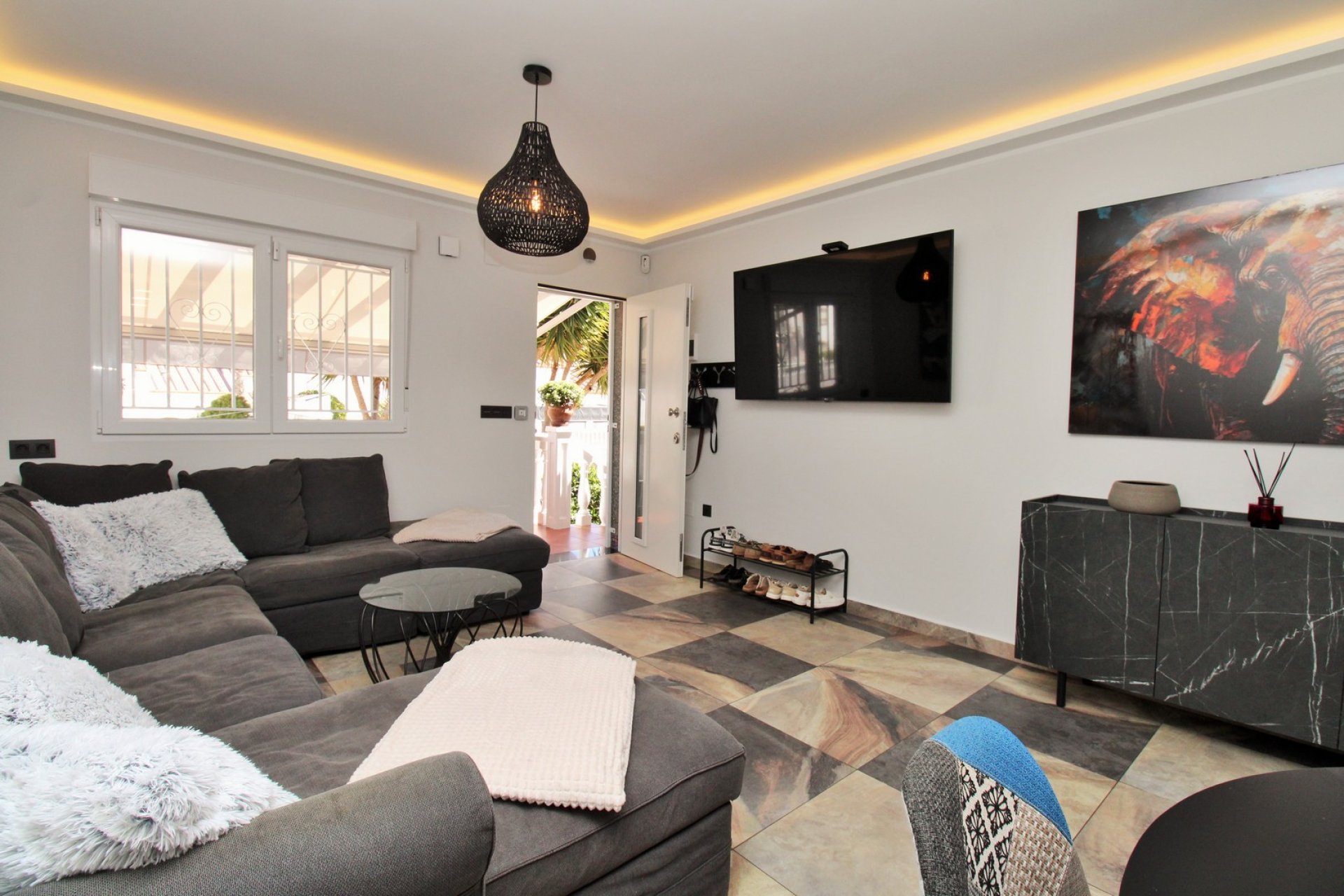 Resale - Villa -
Villamartin - Las Violetas
