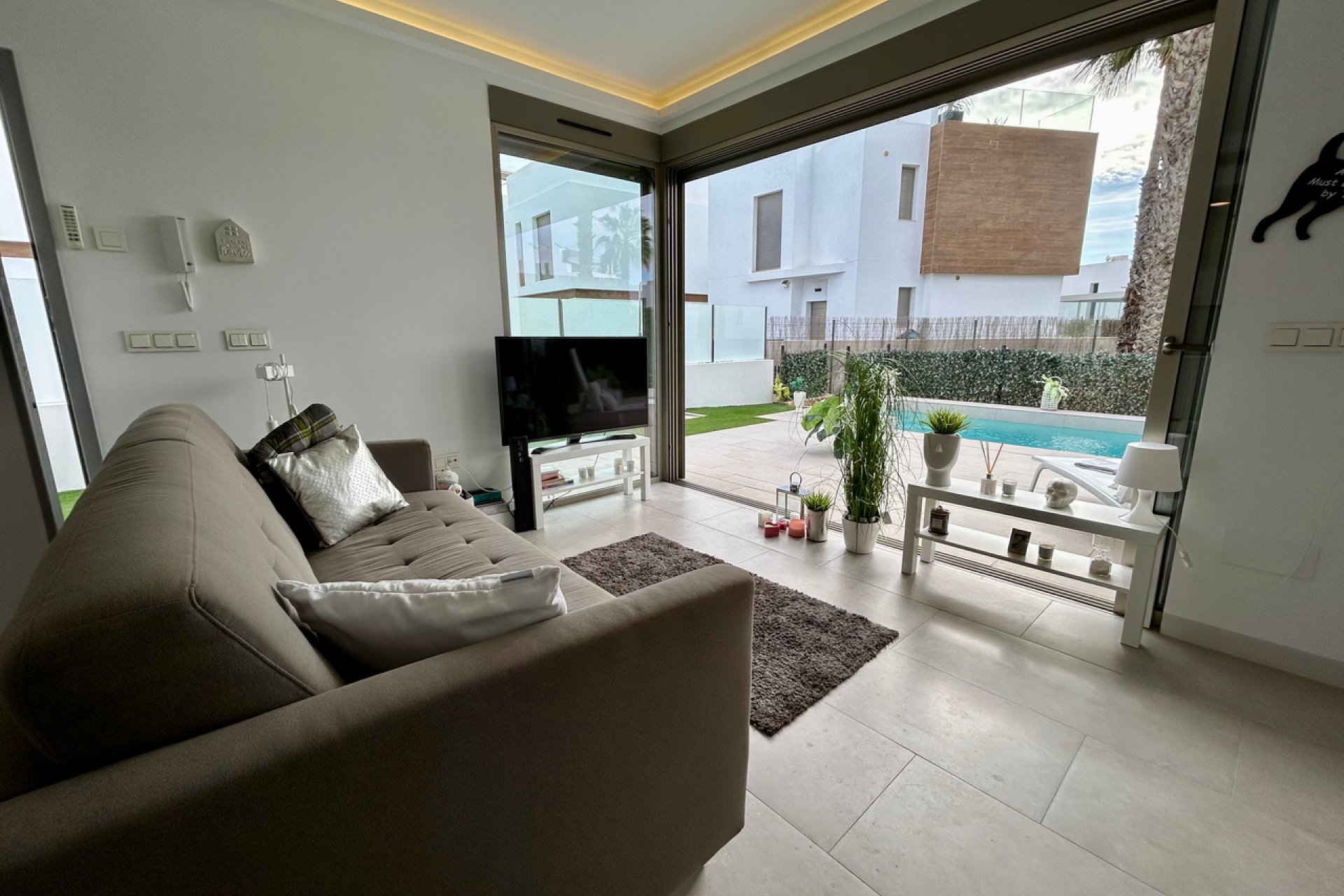 Resale - Villa -
Villamartin, Orihuela Costa - Villamartín