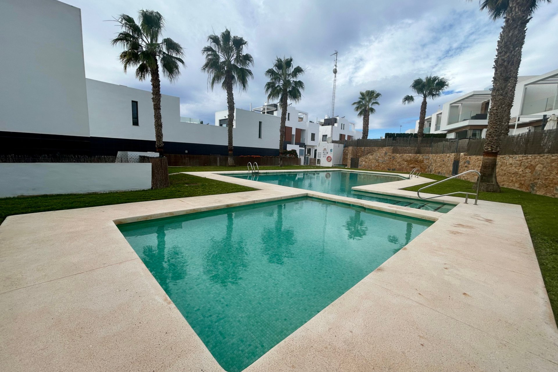 Resale - Villa -
Villamartin, Orihuela Costa - Villamartín