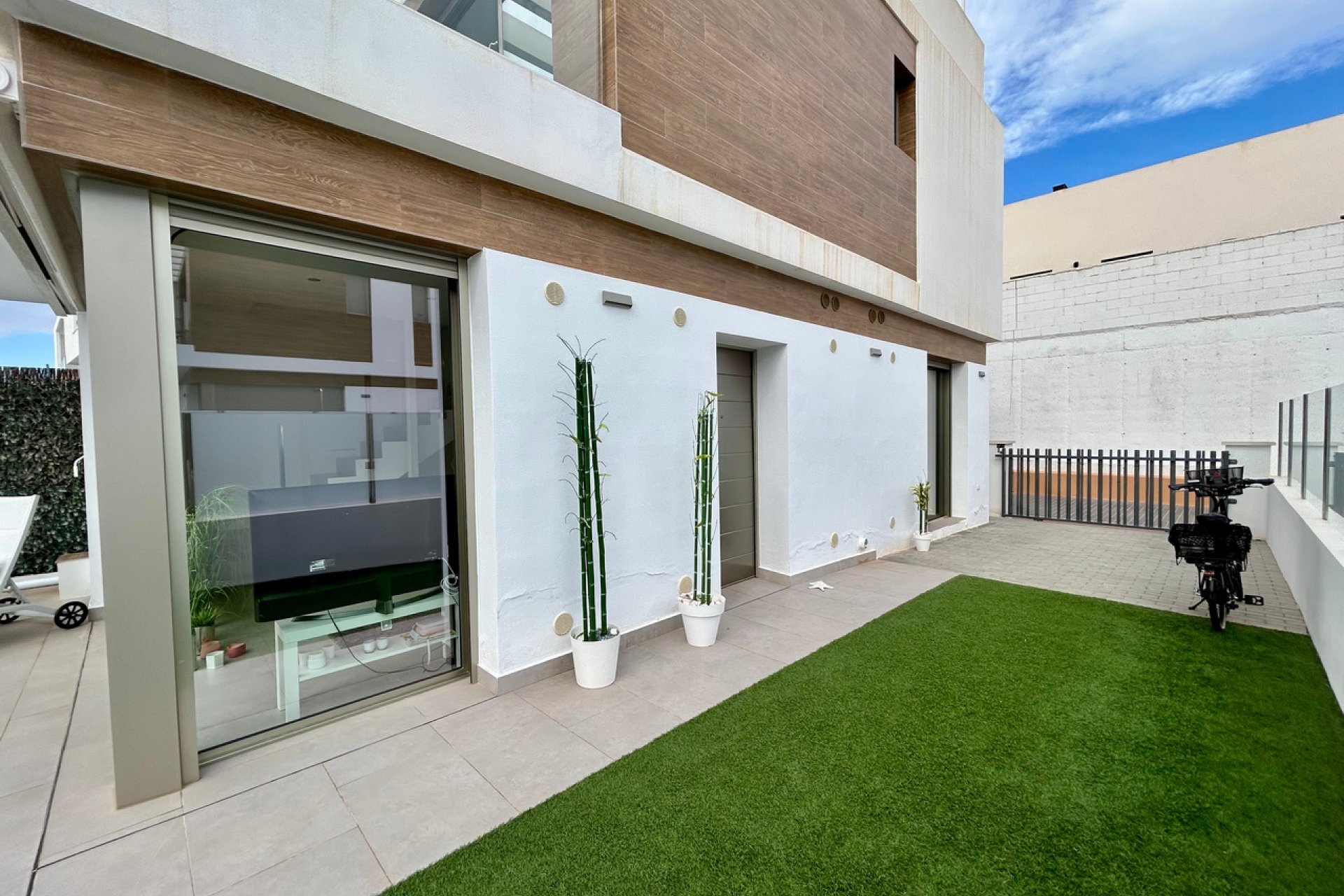 Resale - Villa -
Villamartin, Orihuela Costa - Villamartín