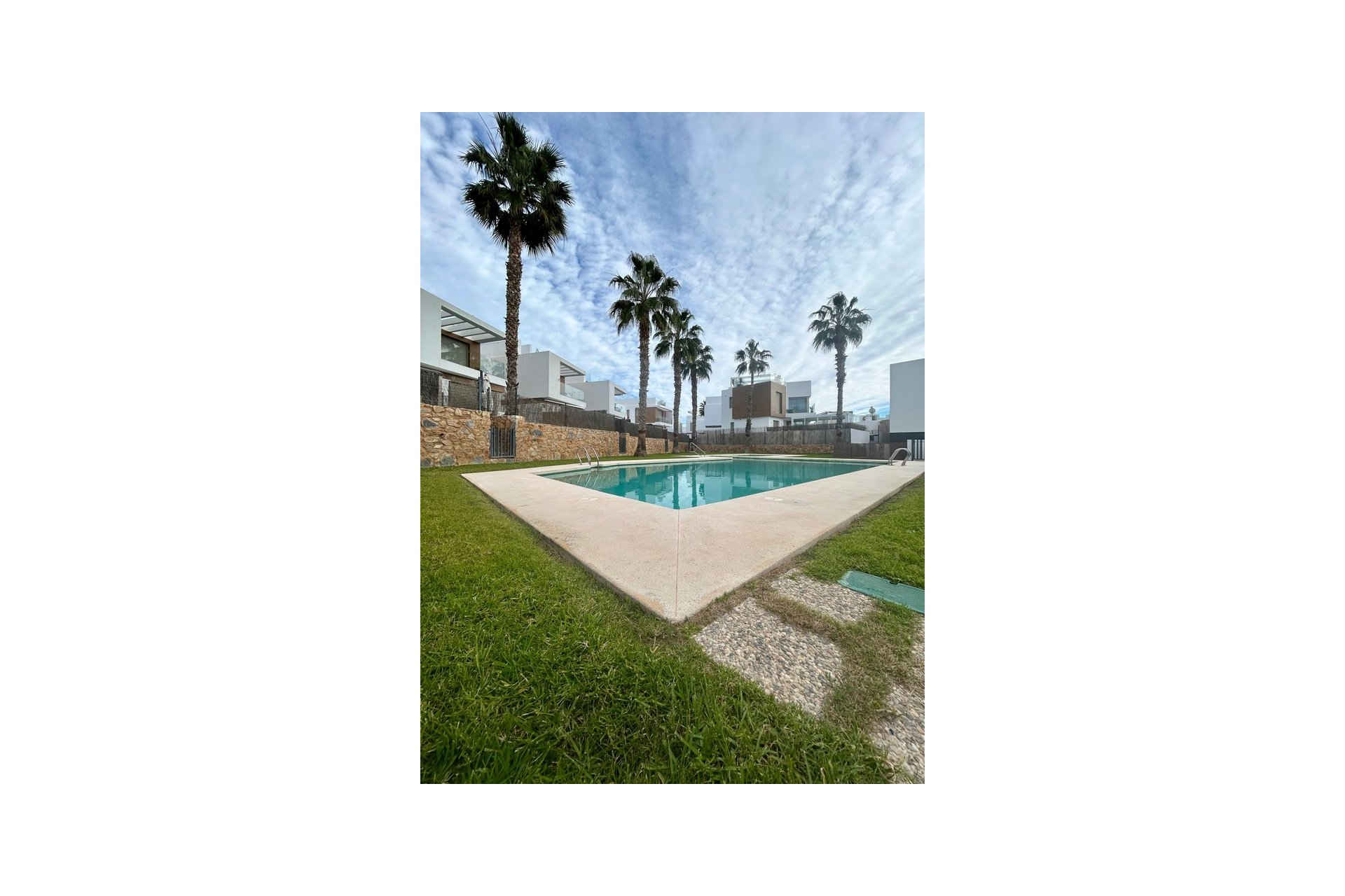 Resale - Villa -
Villamartin, Orihuela Costa - Villamartín