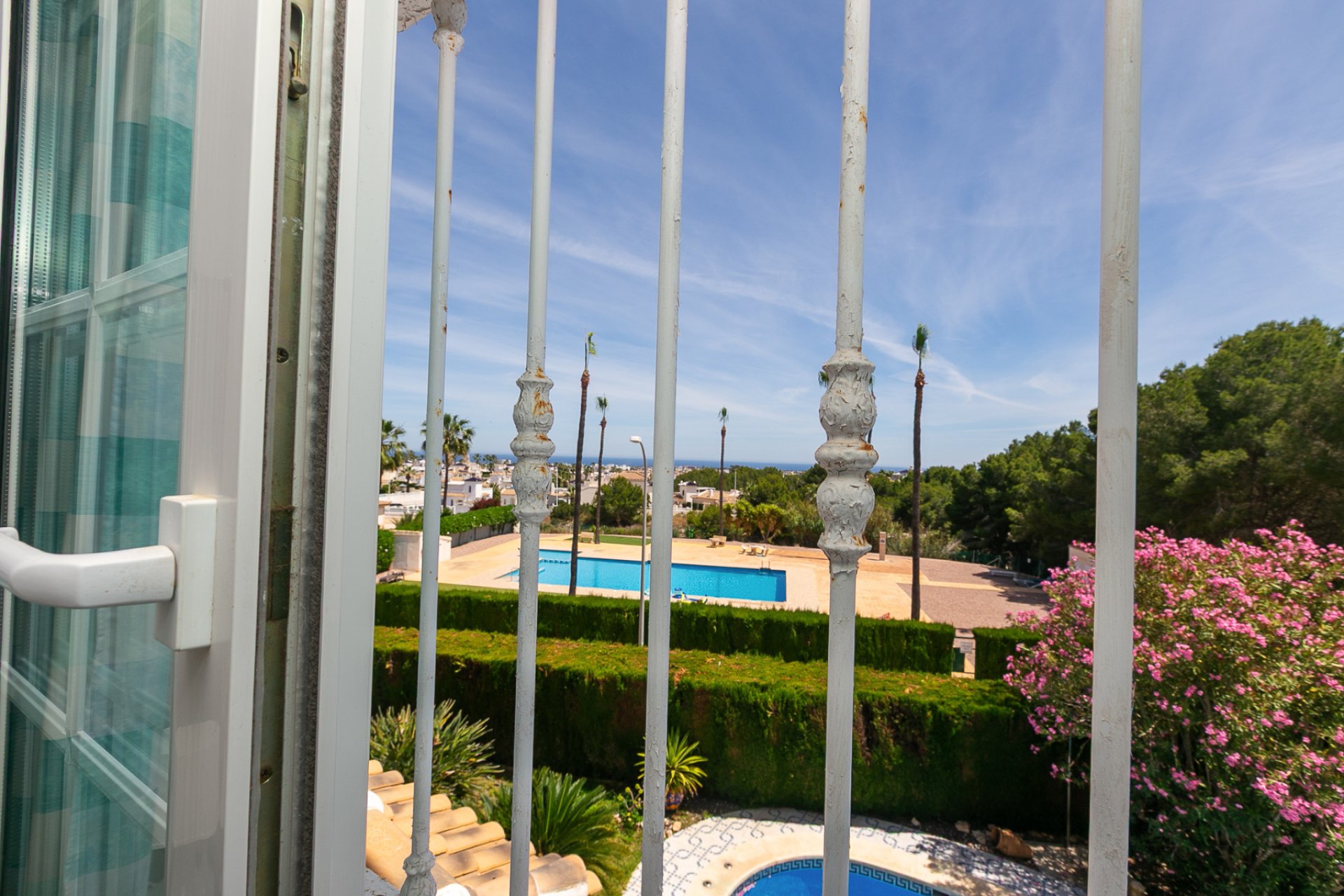 Resale - Villa -
Villamartin - Rioja