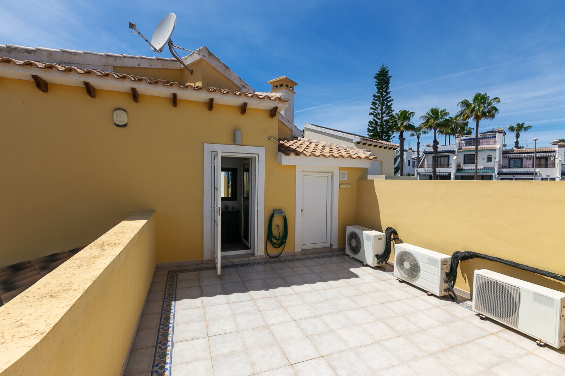 Resale - Villa -
Villamartin - Rioja