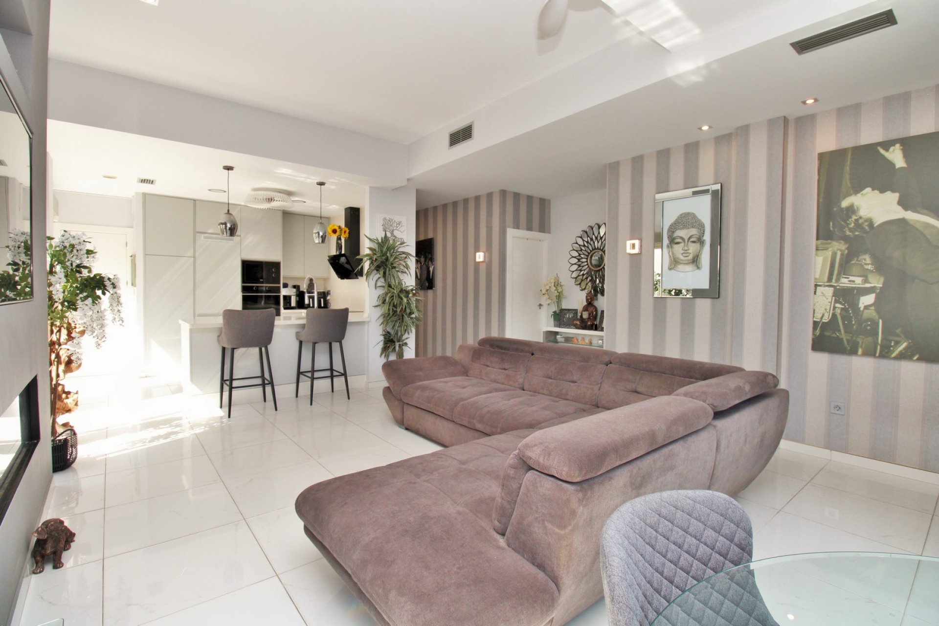 Resale - Villa -
Villamartin - Villamartín