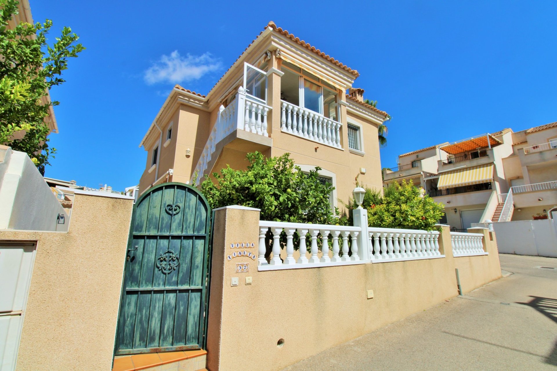 Resale - Villa -
Villamartin - Villamartín