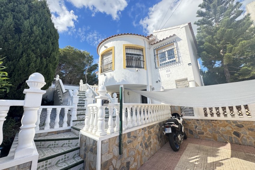 Resale - Villa -
Villamartin - Villamartín