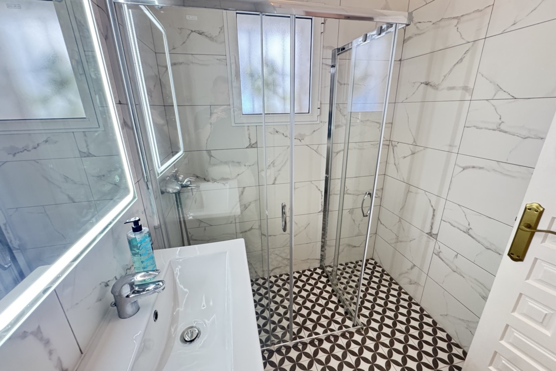 Resale - Villa -
Villamartin - Villamartín