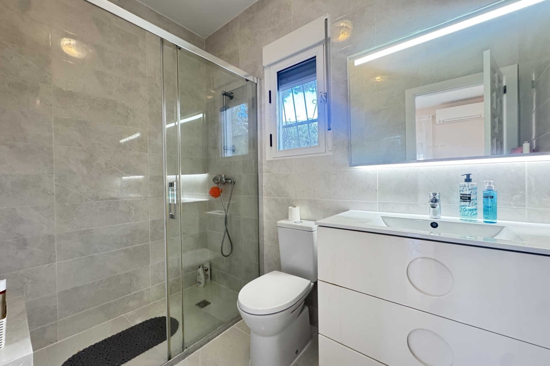 Resale - Villa -
Villamartin - Villamartín