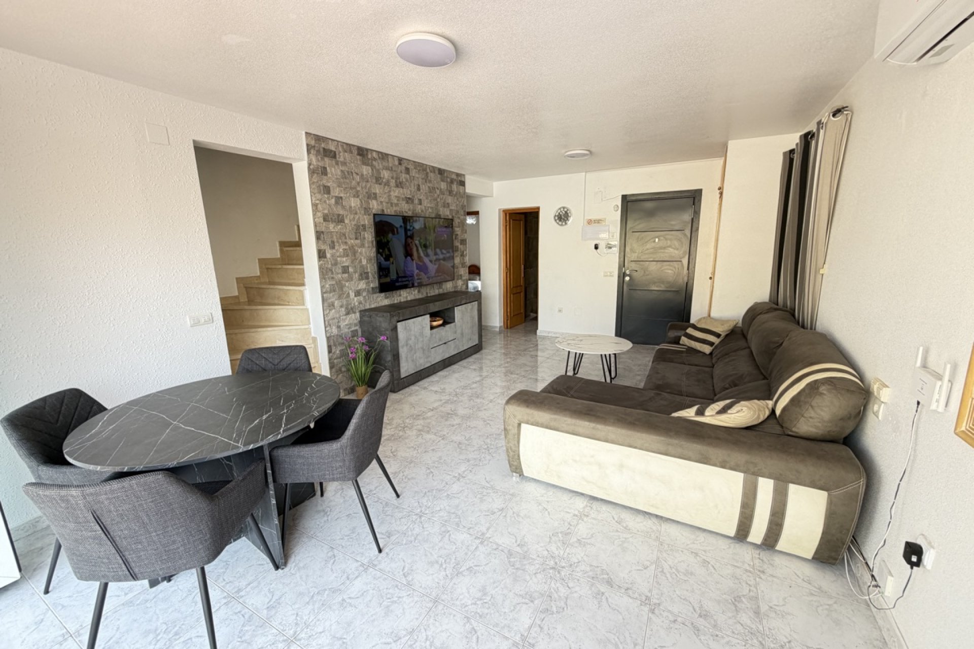 Resale - Villa -
Villamartin - Villamartín
