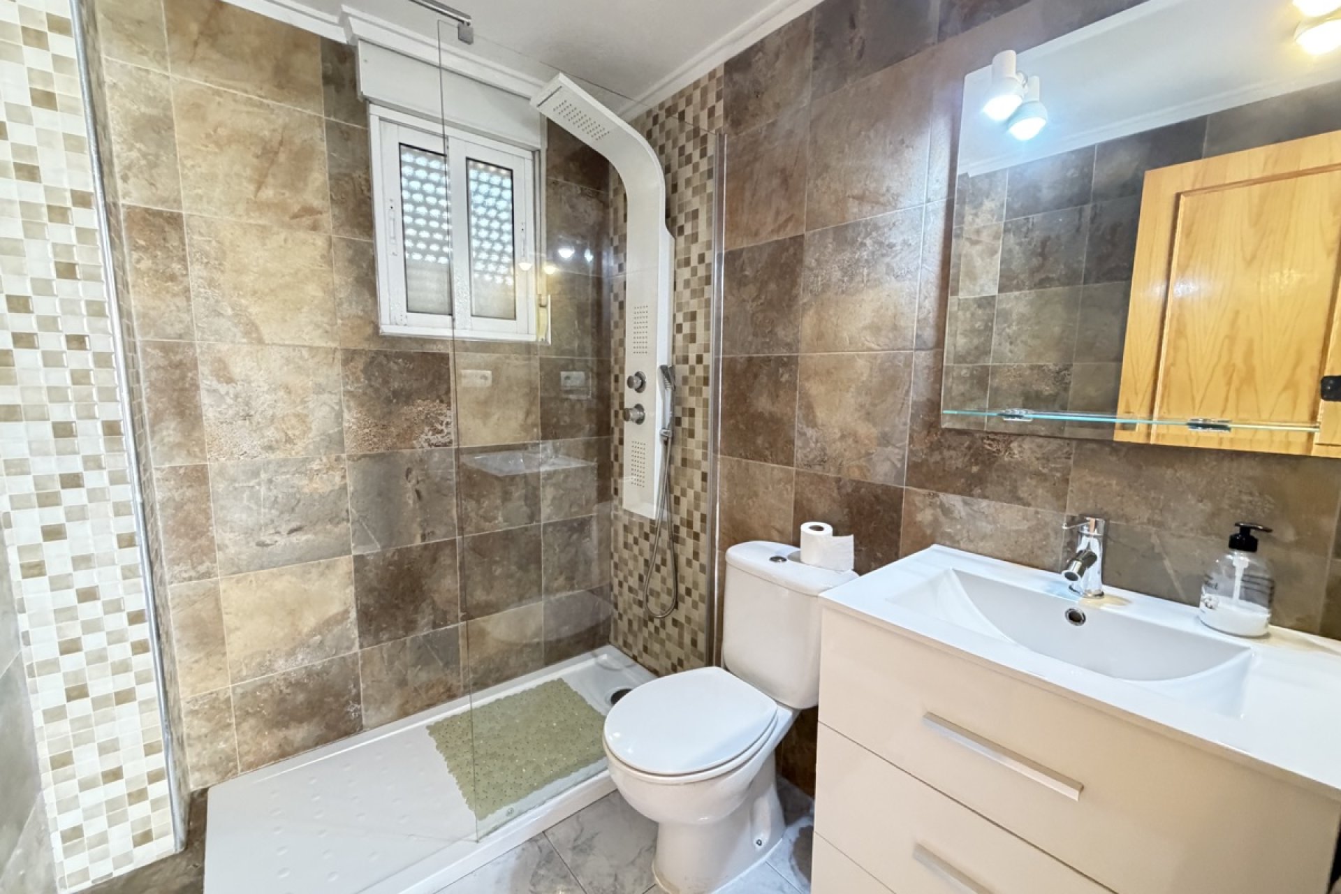 Resale - Villa -
Villamartin - Villamartín