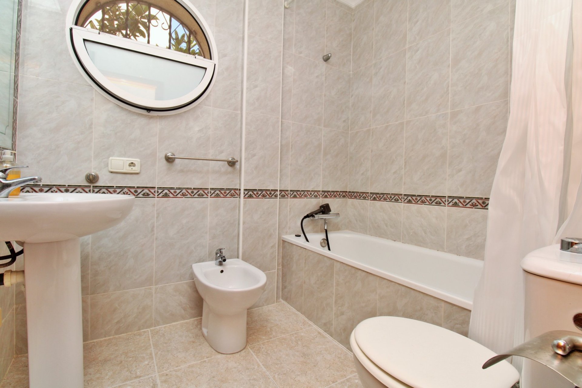 Resale - Villa -
Villamartin - Villamartín
