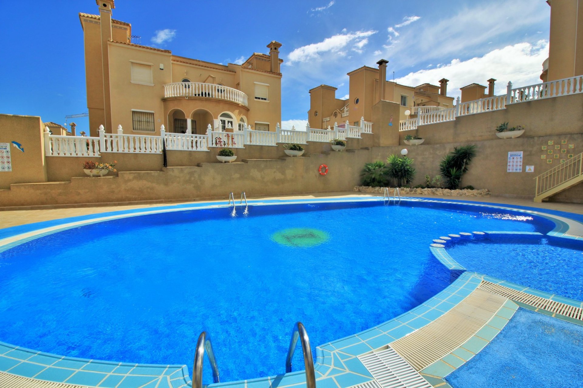 Resale - Villa -
Villamartin - Villamartín