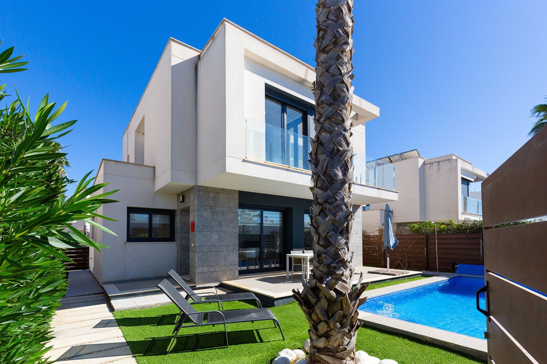 Resale - Villa -
Vistabella Golf